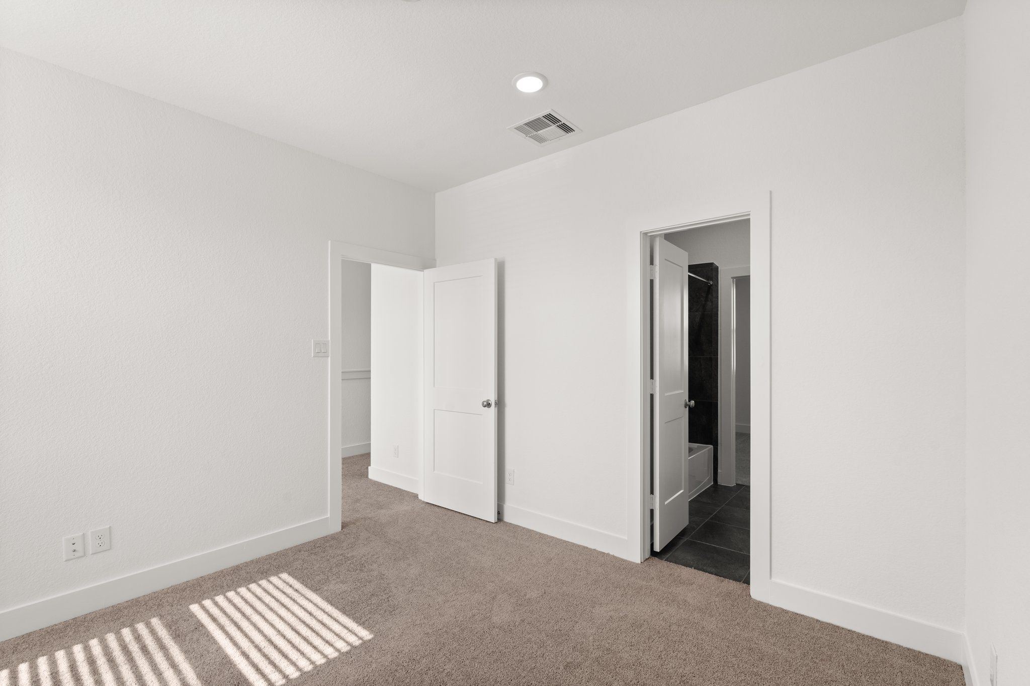 18-web-or-mls-MK303862.jpg
