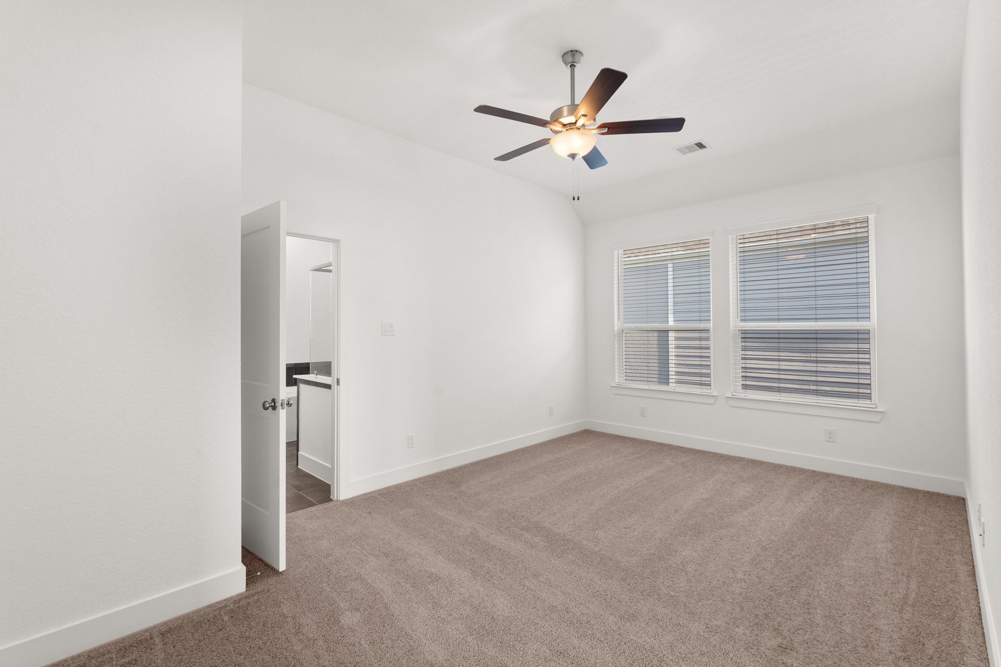 22-web-or-mls-MK303874.jpg
