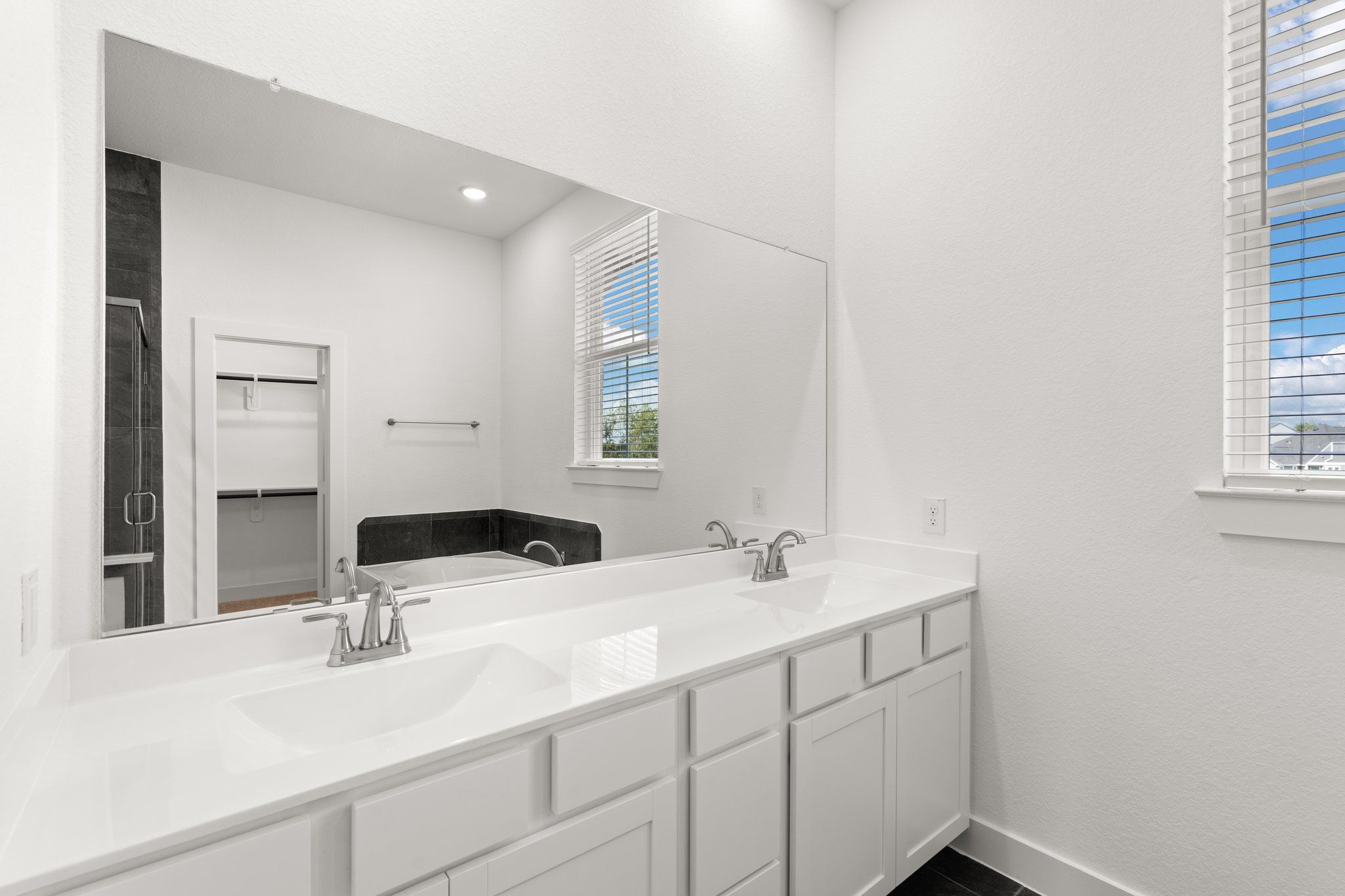 25-web-or-mls-MK303883.jpg