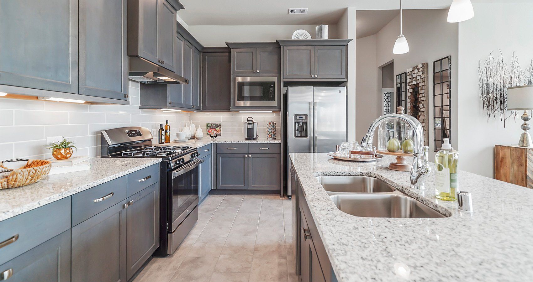 5-HOU-chesmarhomes-ORLANDO-A-HuntersCreekMODEL-kitchen.jpg