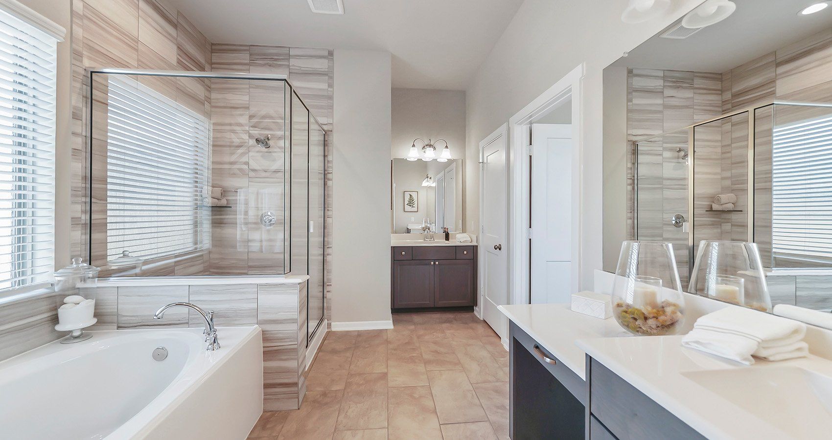 9-HOU-chesmarhomes-ORLANDO-A-HuntersCreekMODEL-mainbath.jpg