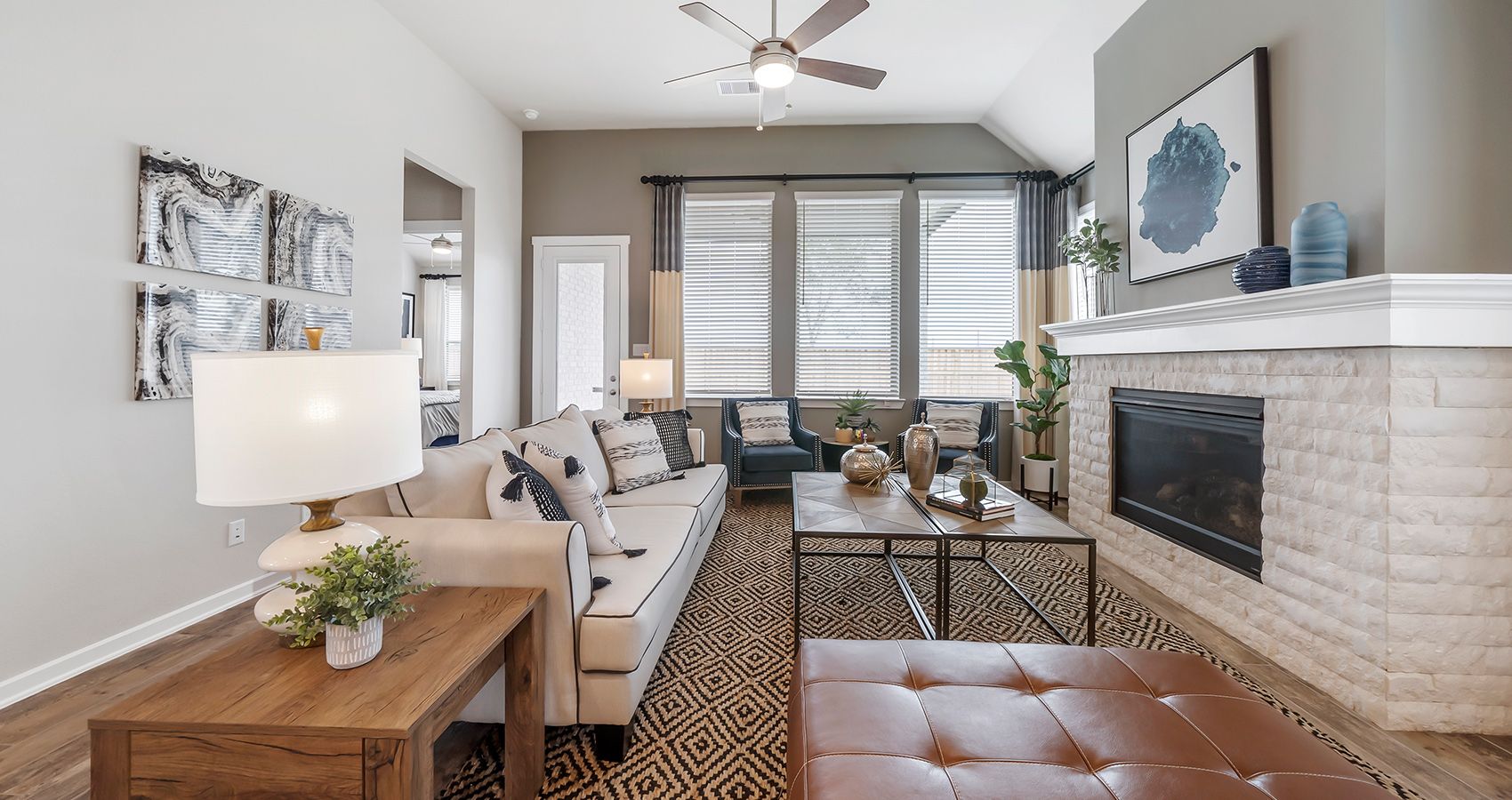 5-HOU-chesmarhomes-HILLCREST-modelhome-livingroom.jpg