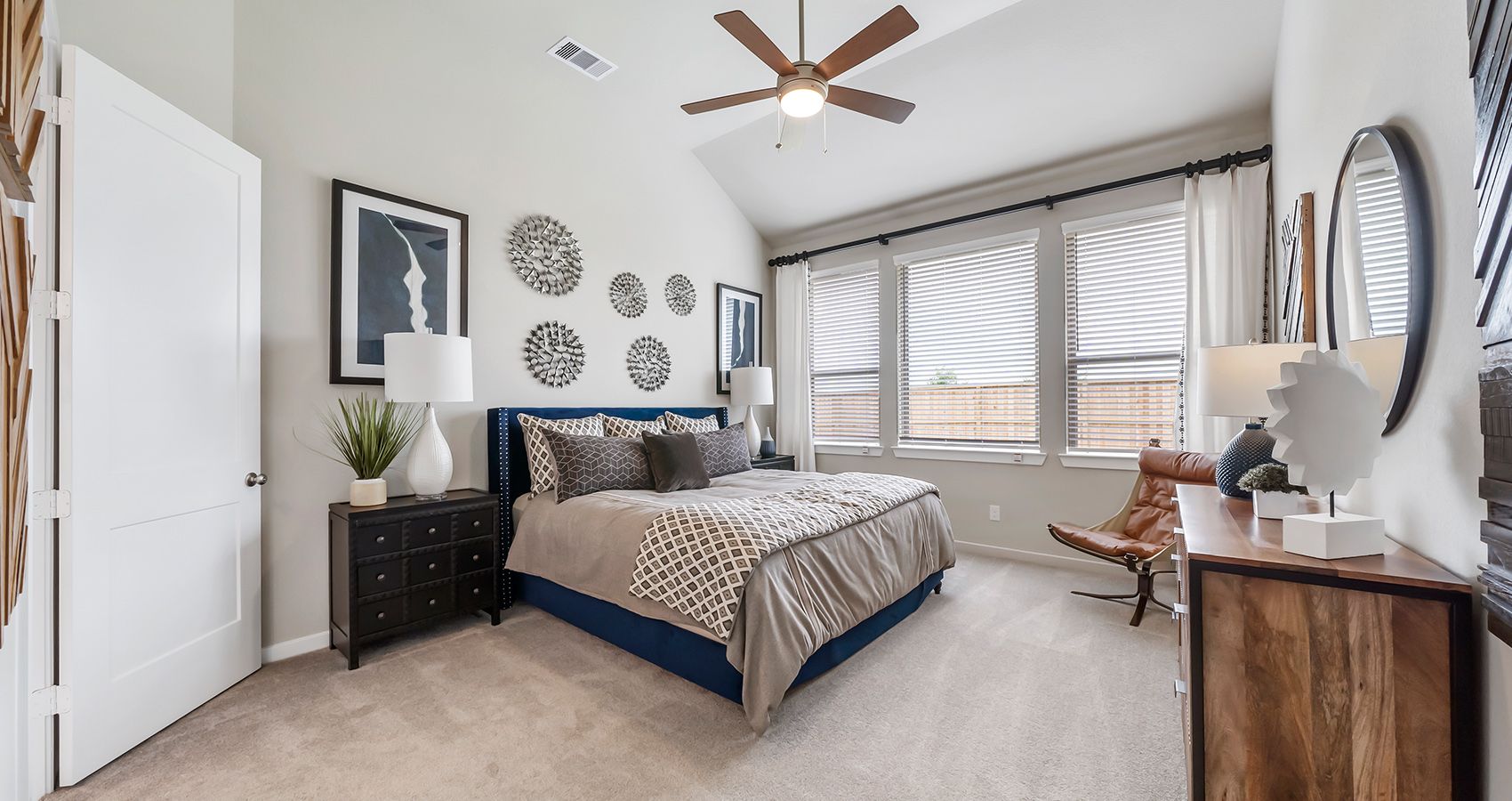 6-HOU-chesmarhomes-HILLCREST-modelhome-masterbedroom.jpg