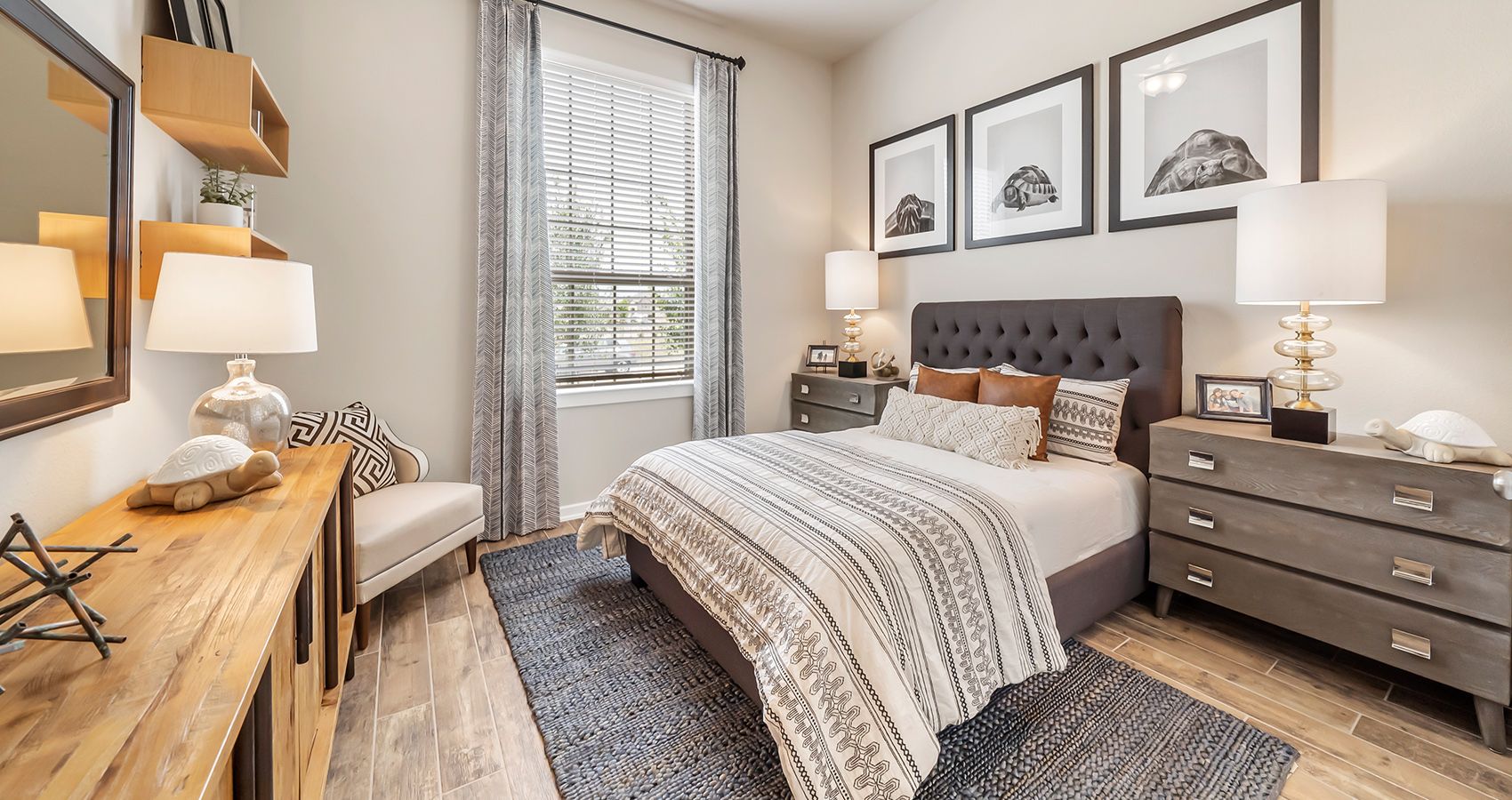9-HOU-chesmarhomes-HILLCREST-modelhome-guestroom.jpg