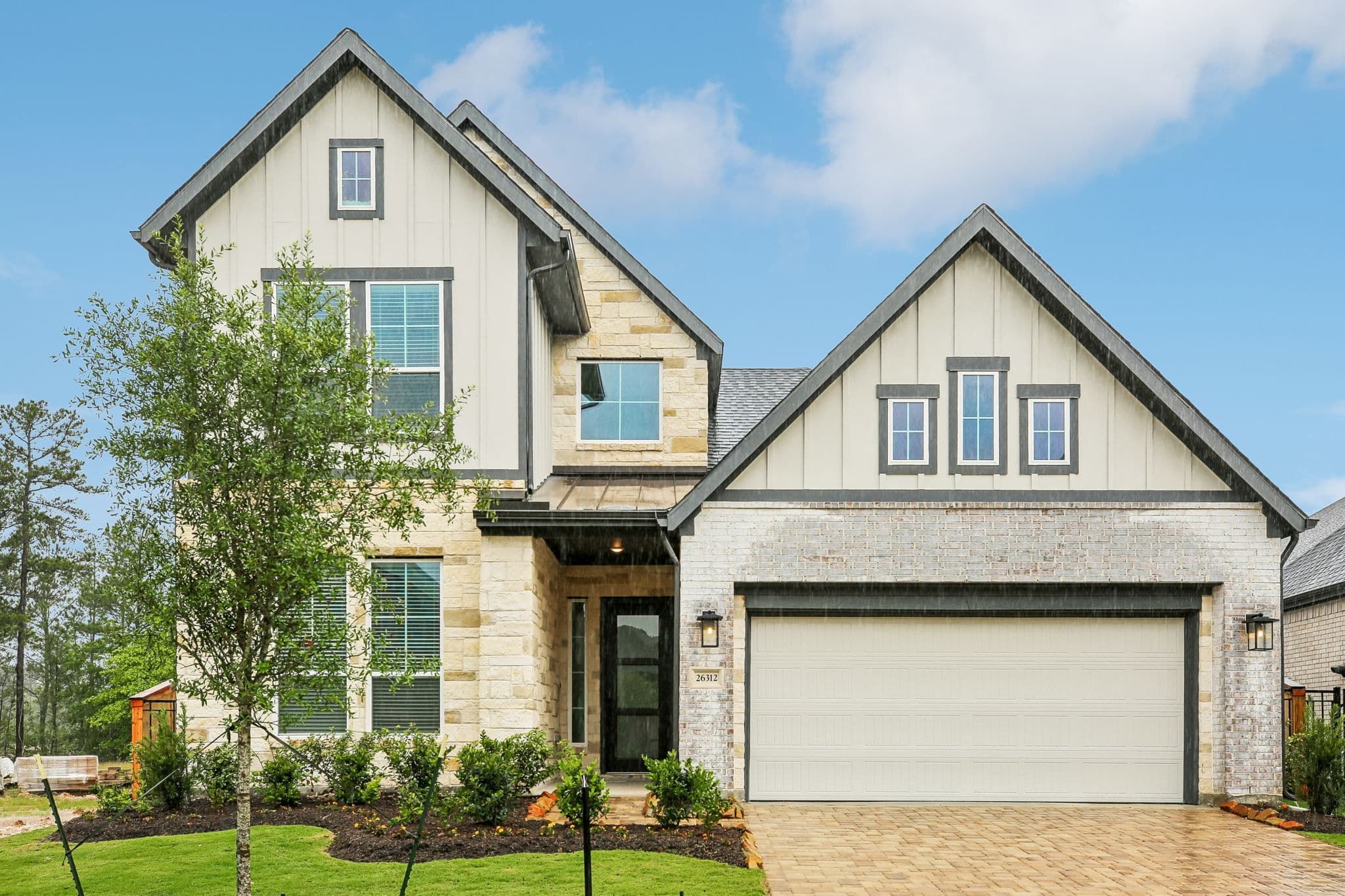 1-web-or-mls-26312-W-Outrider-Banks-Cir-S2204-001.jpg