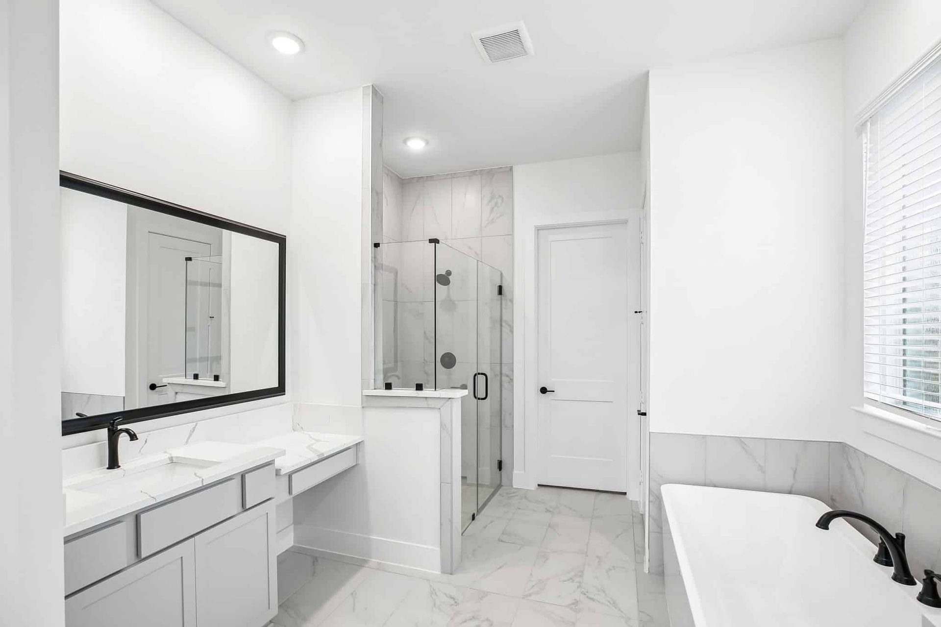 30-web-or-mls-26312-W-Outrider-Banks-Cir-S2204-030.jpg