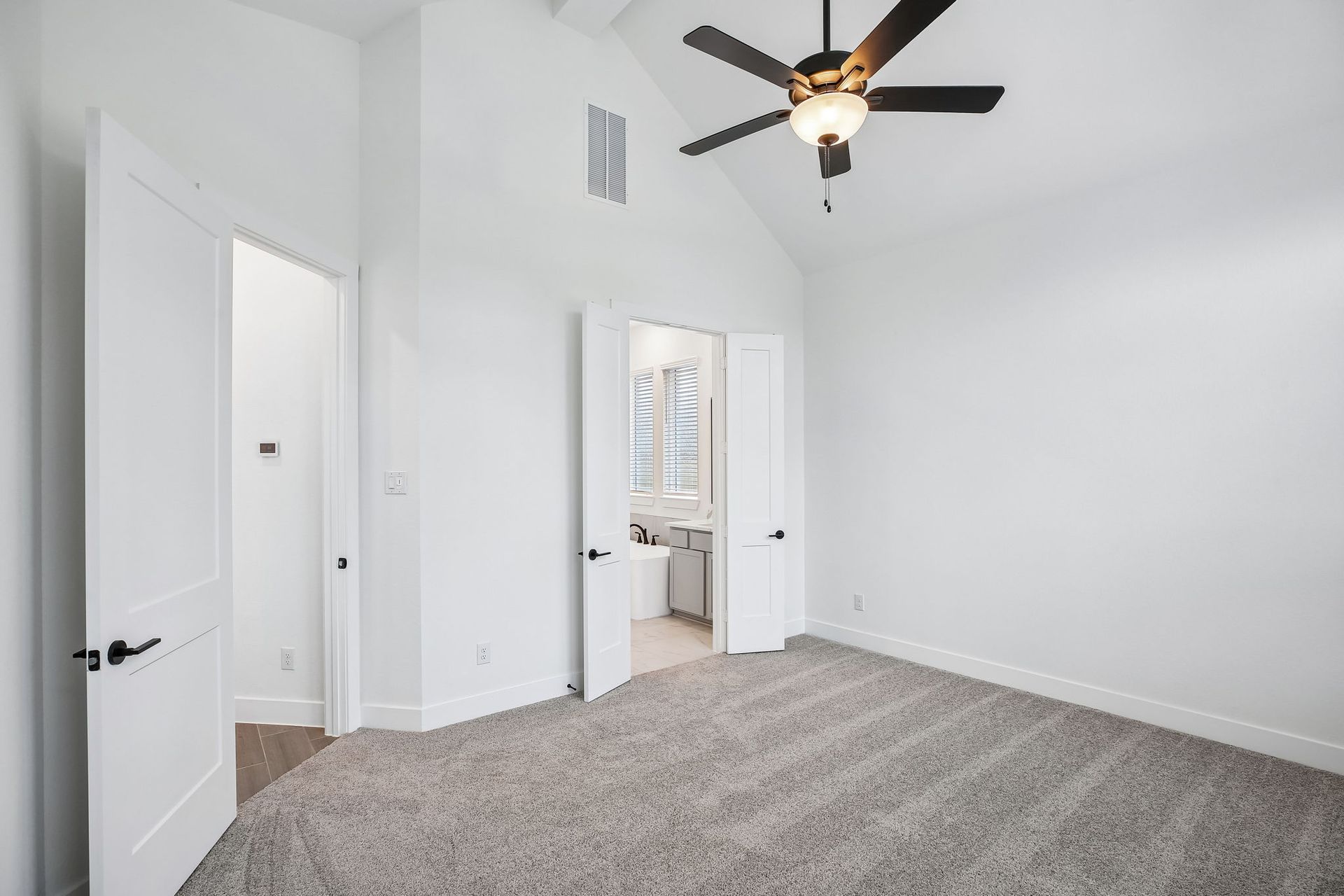 29-web-or-mls-26312-W-Outrider-Banks-Cir-S2204-029.jpg