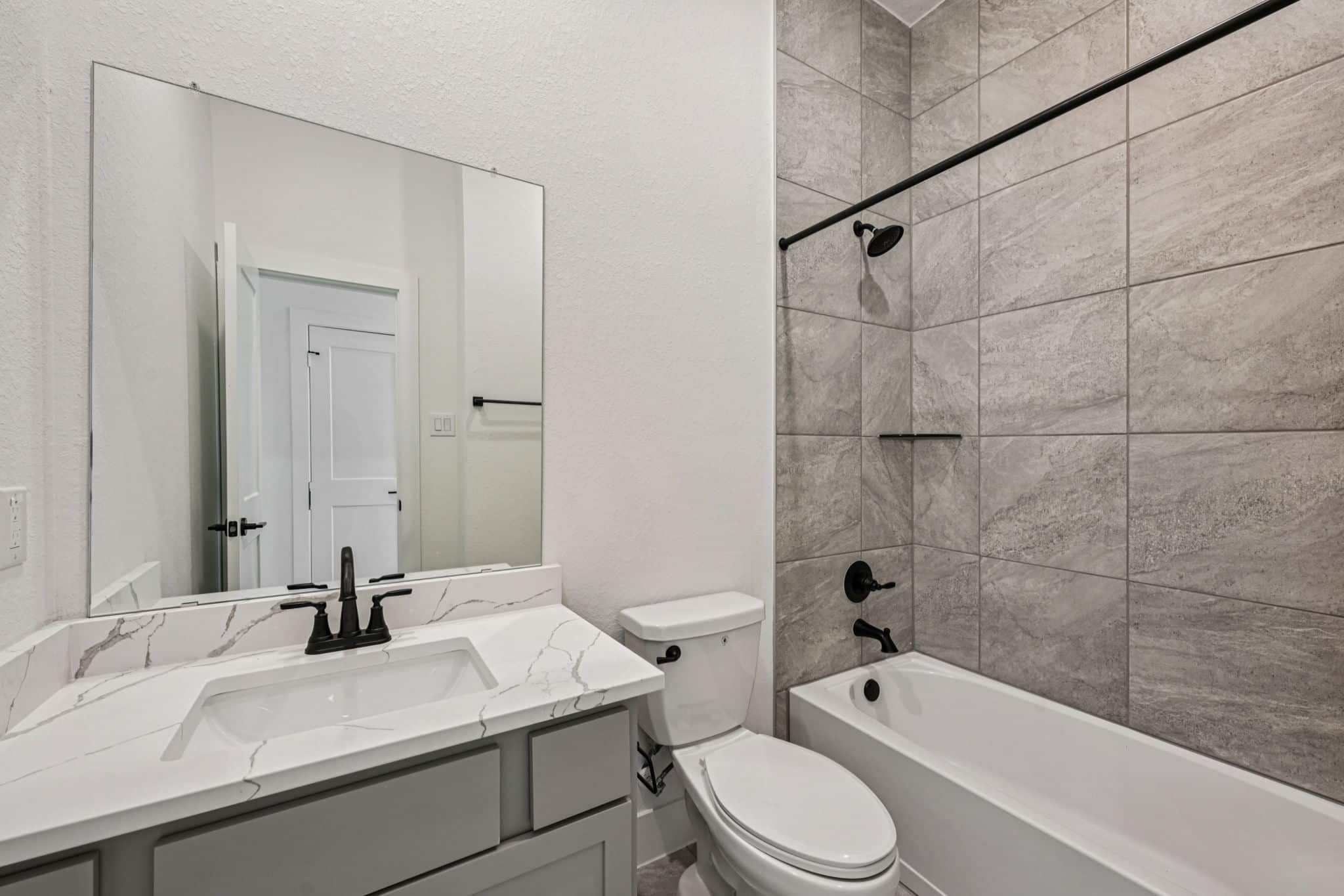 15-web-or-mls-26237-E-Outrider-Banks-Cir-S1001-015.jpg
