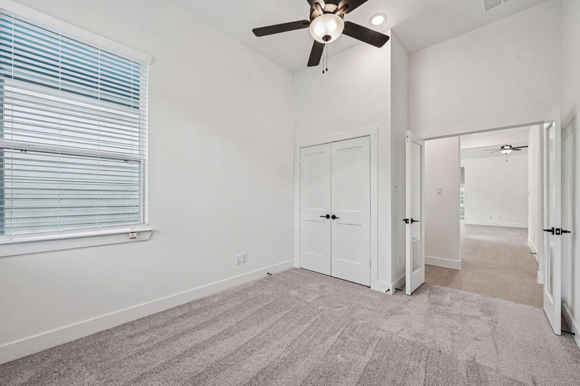 27-web-or-mls-26237-E-Outrider-Banks-Cir-S1001-027.jpg