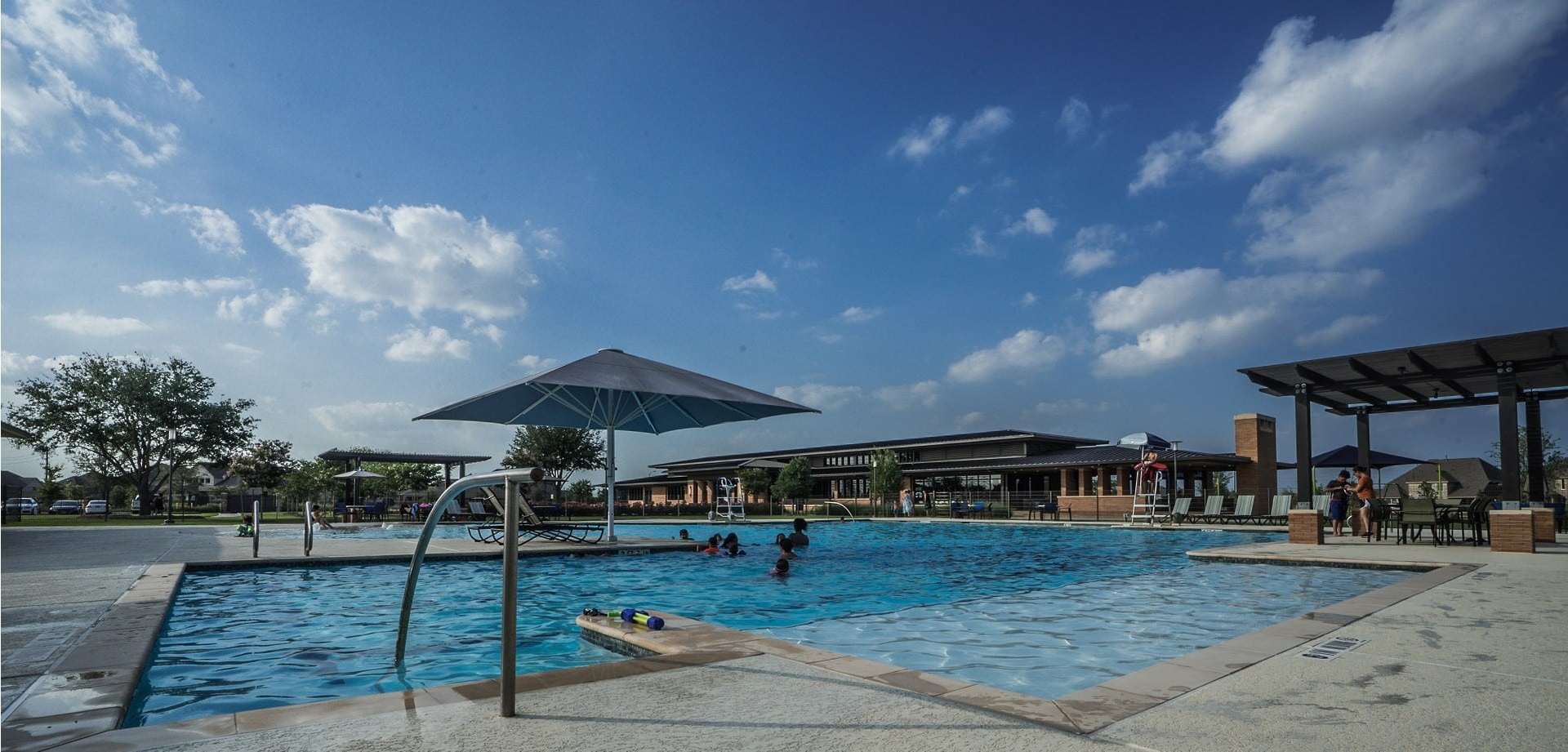 HOU-chesmarhomes-ELYSON-gym-pool2.jpg