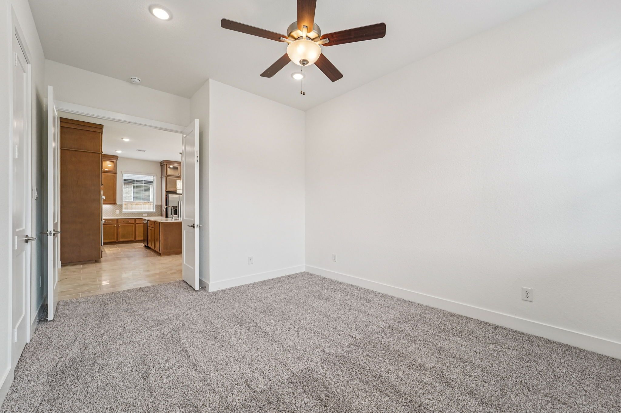 27-web-or-mls-25926-North-Outrider-Circle-S1001-027.jpg