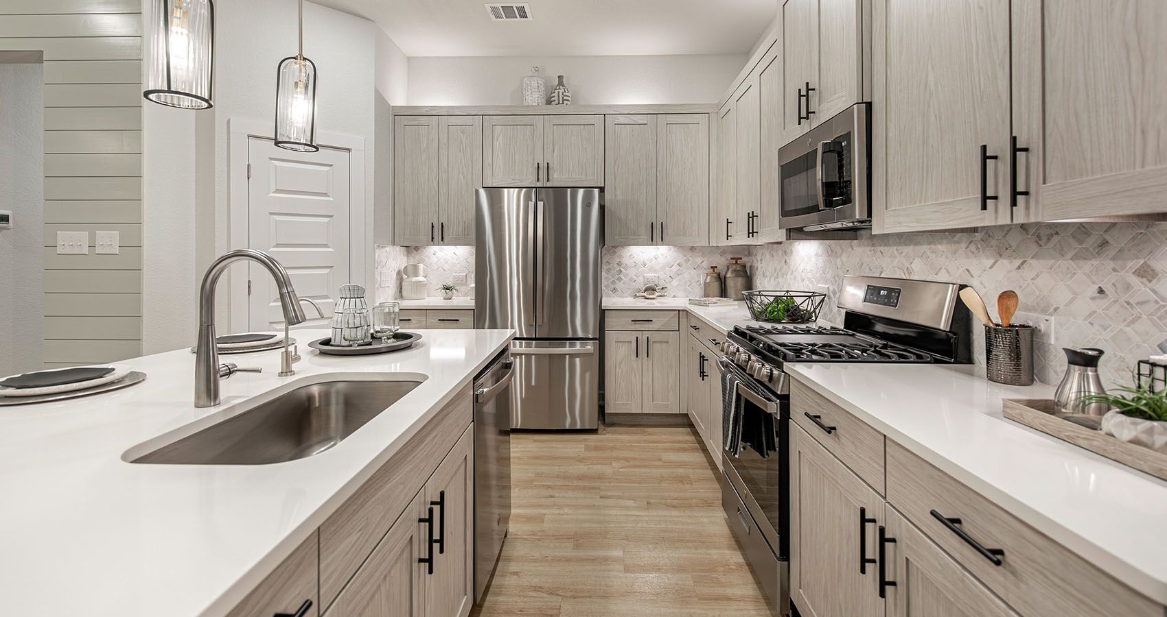 4.CTX-chesmarhomes-ANDREW-modelhome-kitchen2.jpg