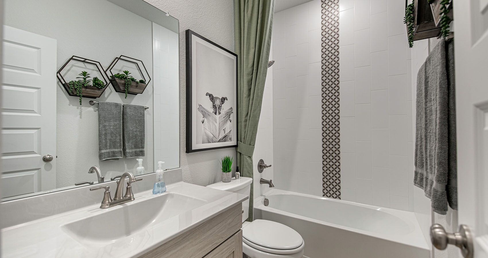 6.CTX-chesmarhomes-ANDREW-modelhome-guestbathroom.jpg