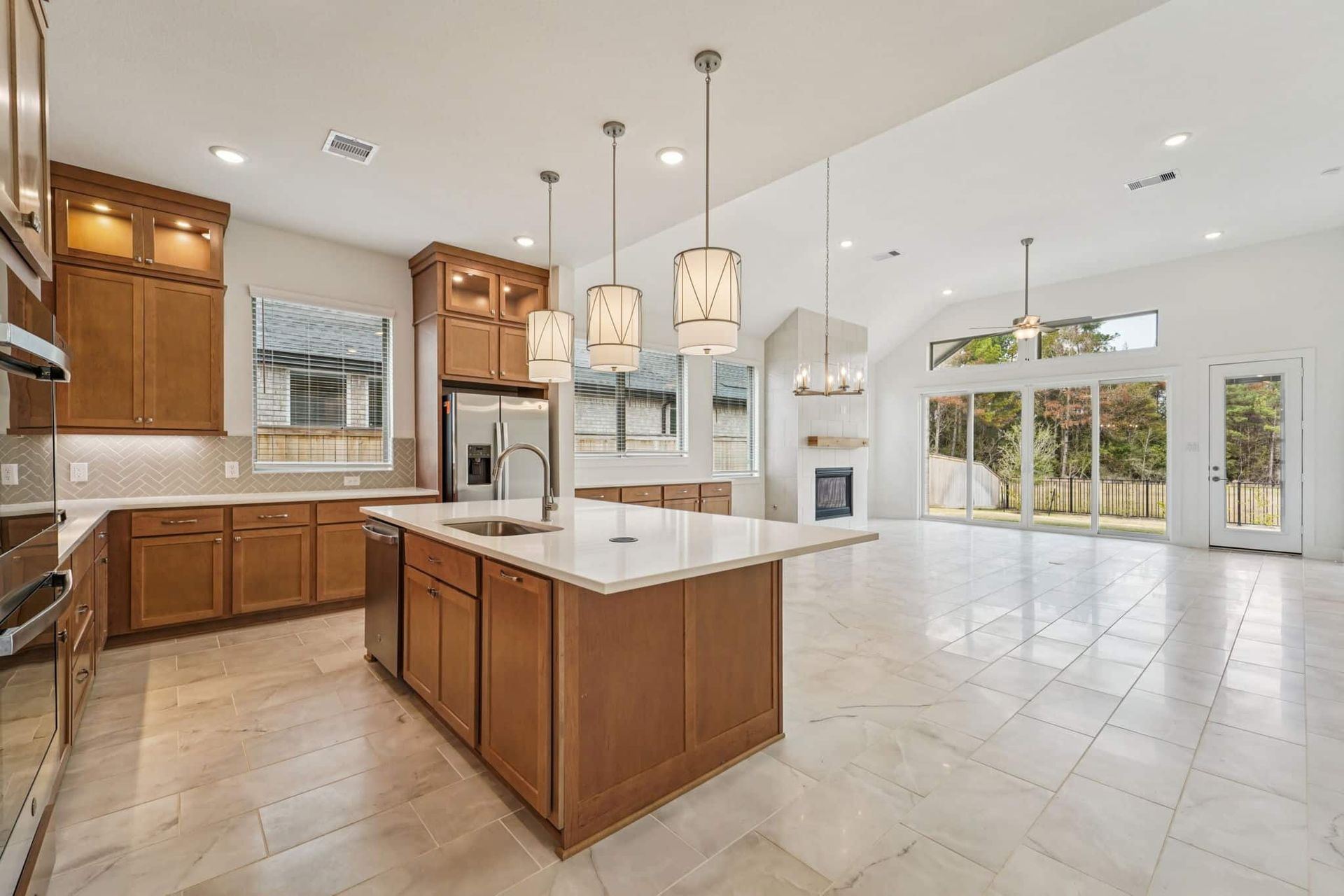 12-web-or-mls-25926-North-Outrider-Circle-S1001-012.jpg