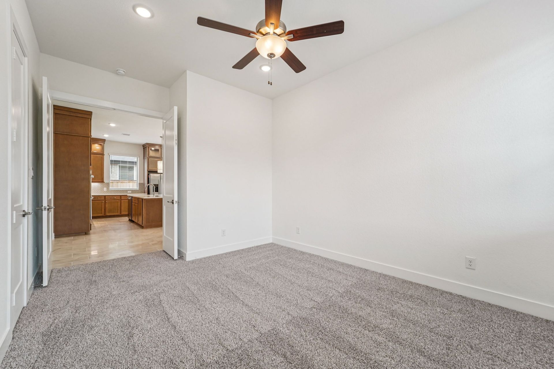 27-web-or-mls-25926-North-Outrider-Circle-S1001-027.jpg