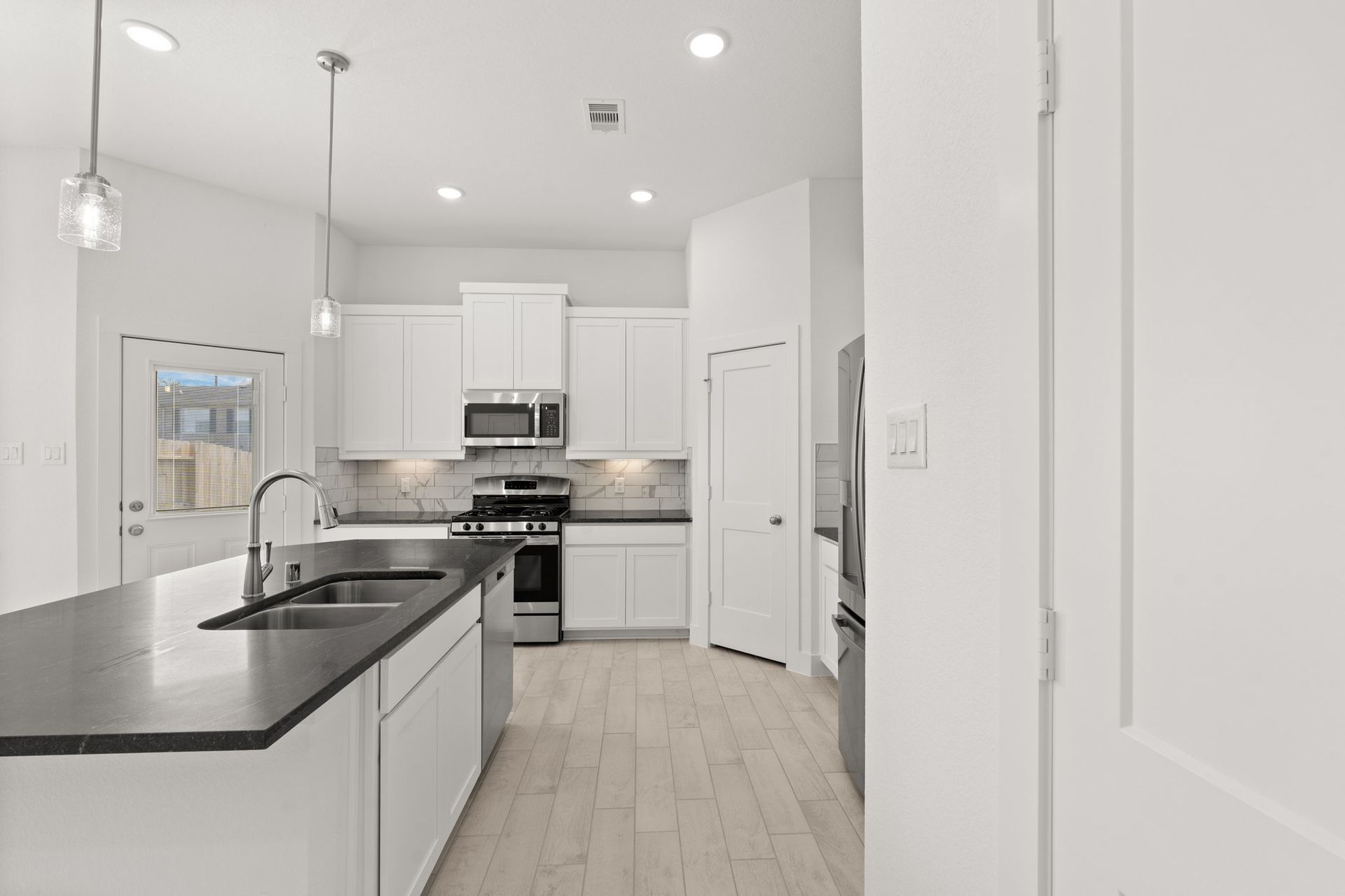 10-web-or-mls-MK303835.jpg