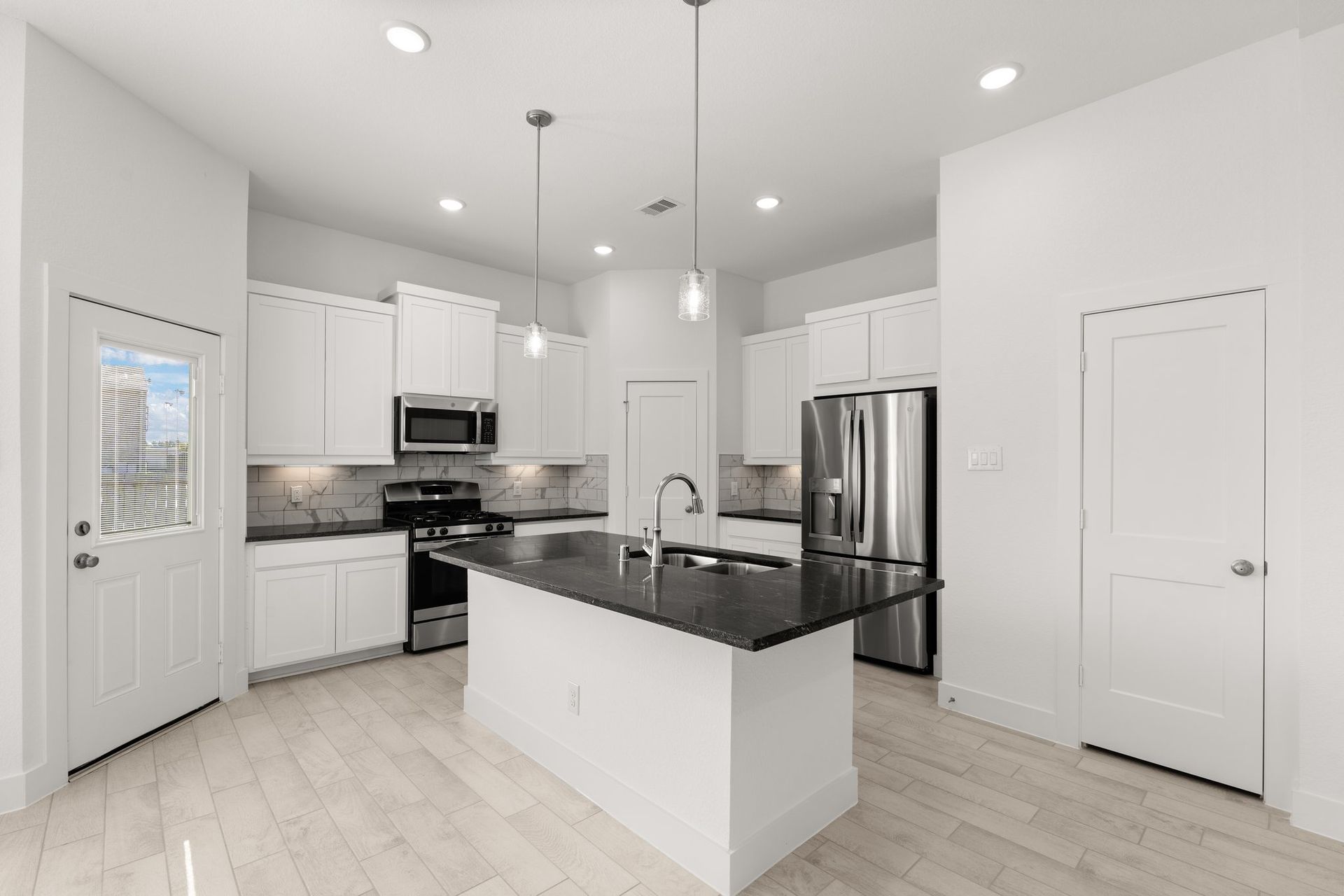 11-web-or-mls-MK303841.jpg