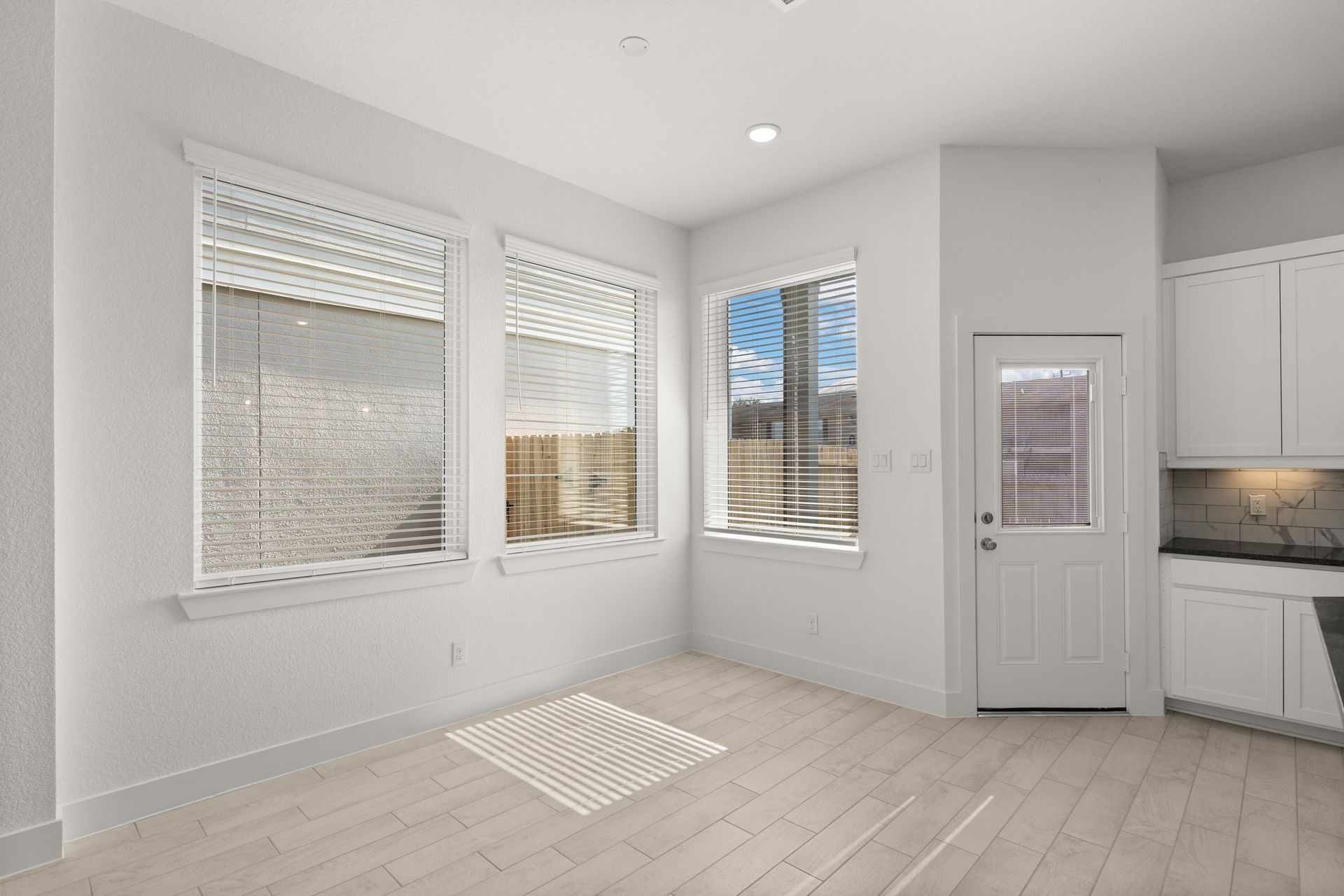 12-web-or-mls-MK303844.jpg