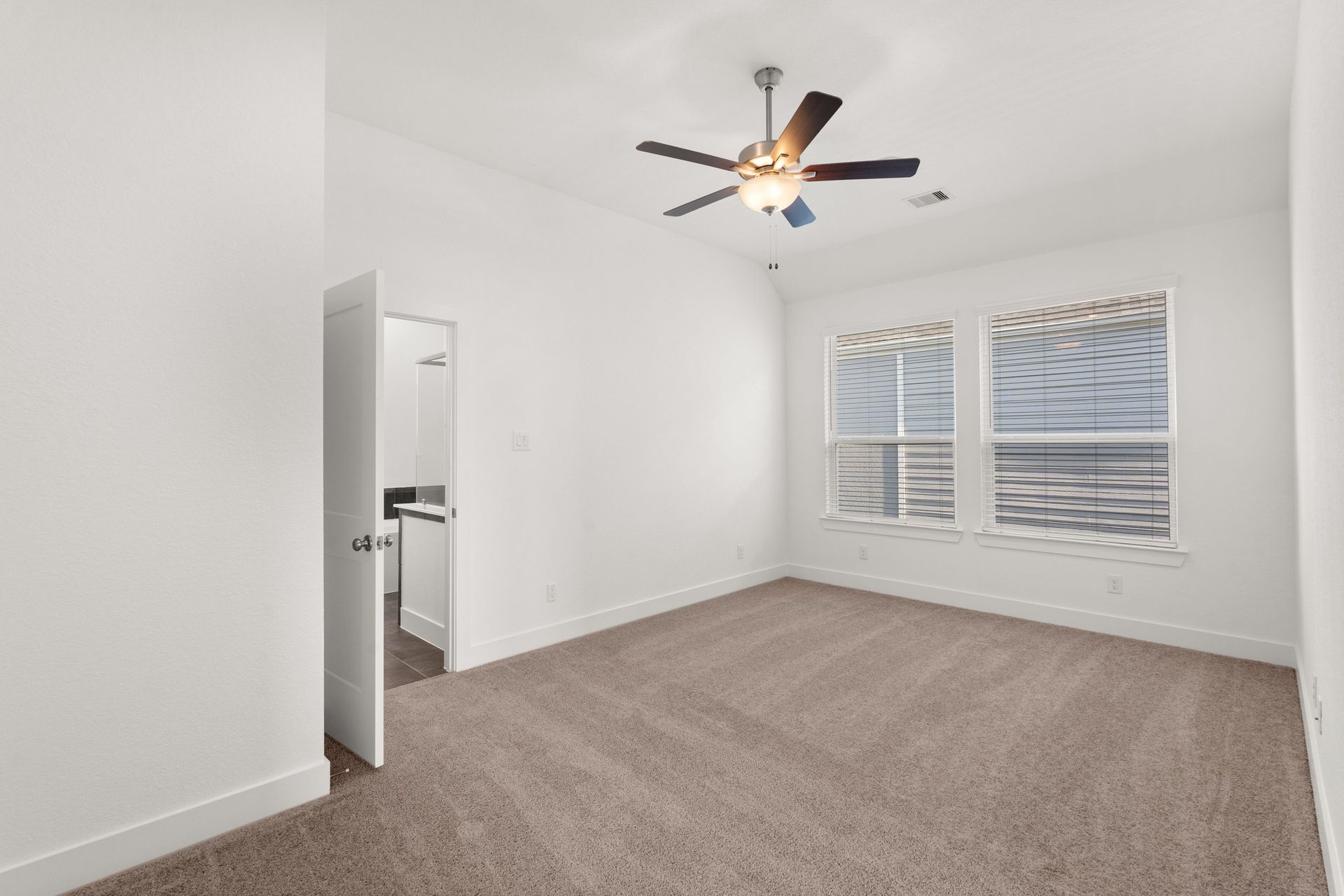 22-web-or-mls-MK303874.jpg