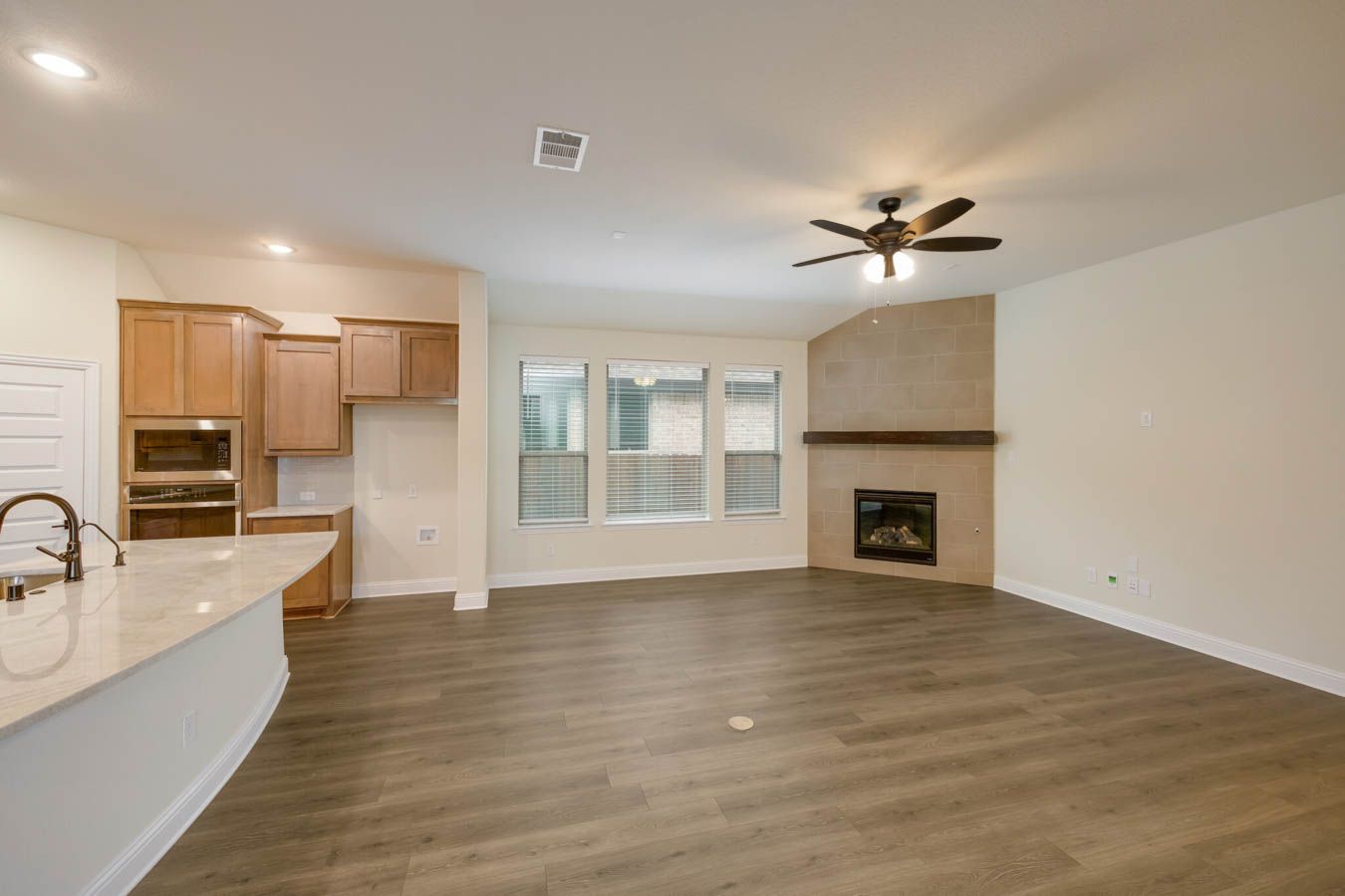 11_2611HenleyWay_011_mls.jpg