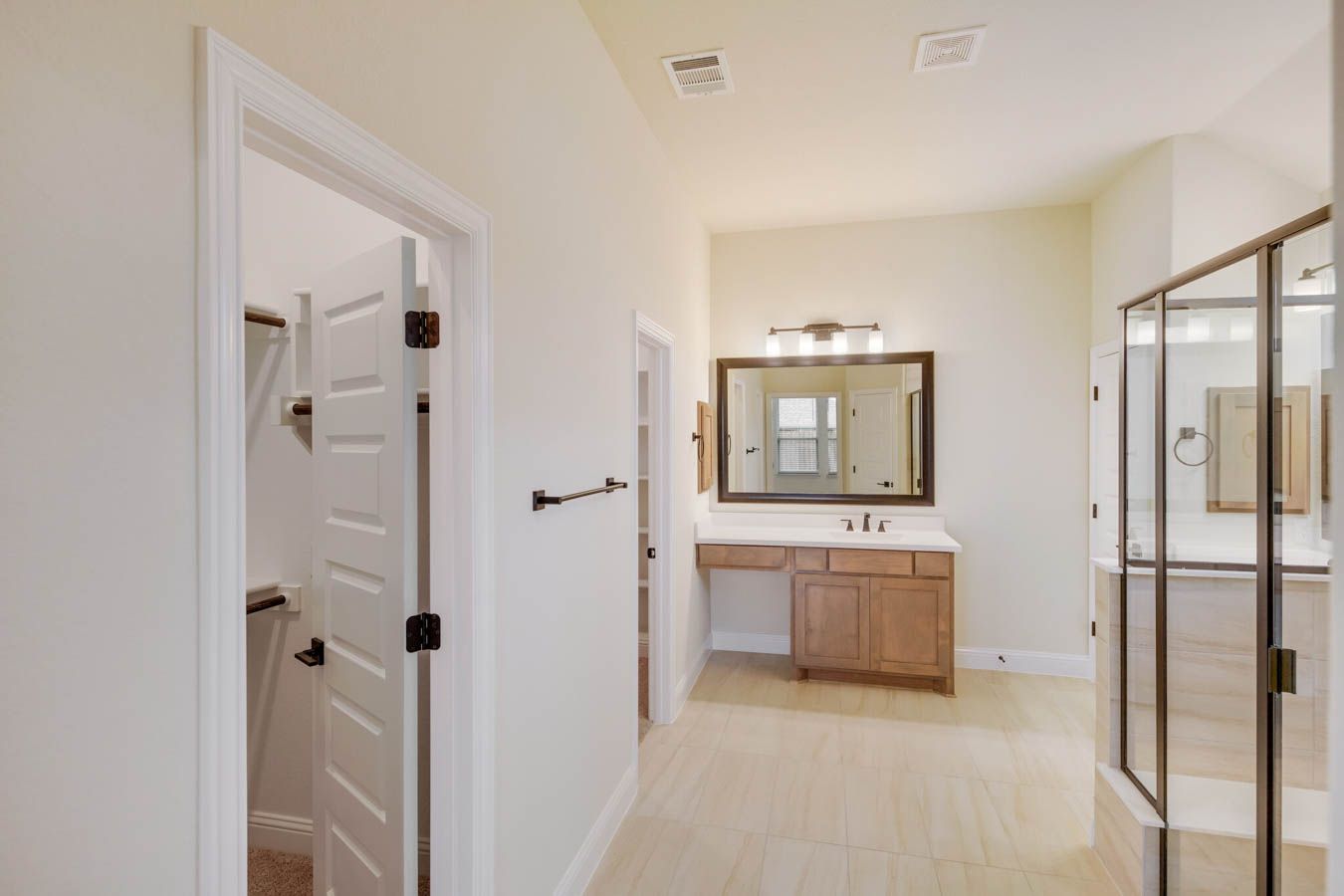 21_2611HenleyWay_021_mls.jpg
