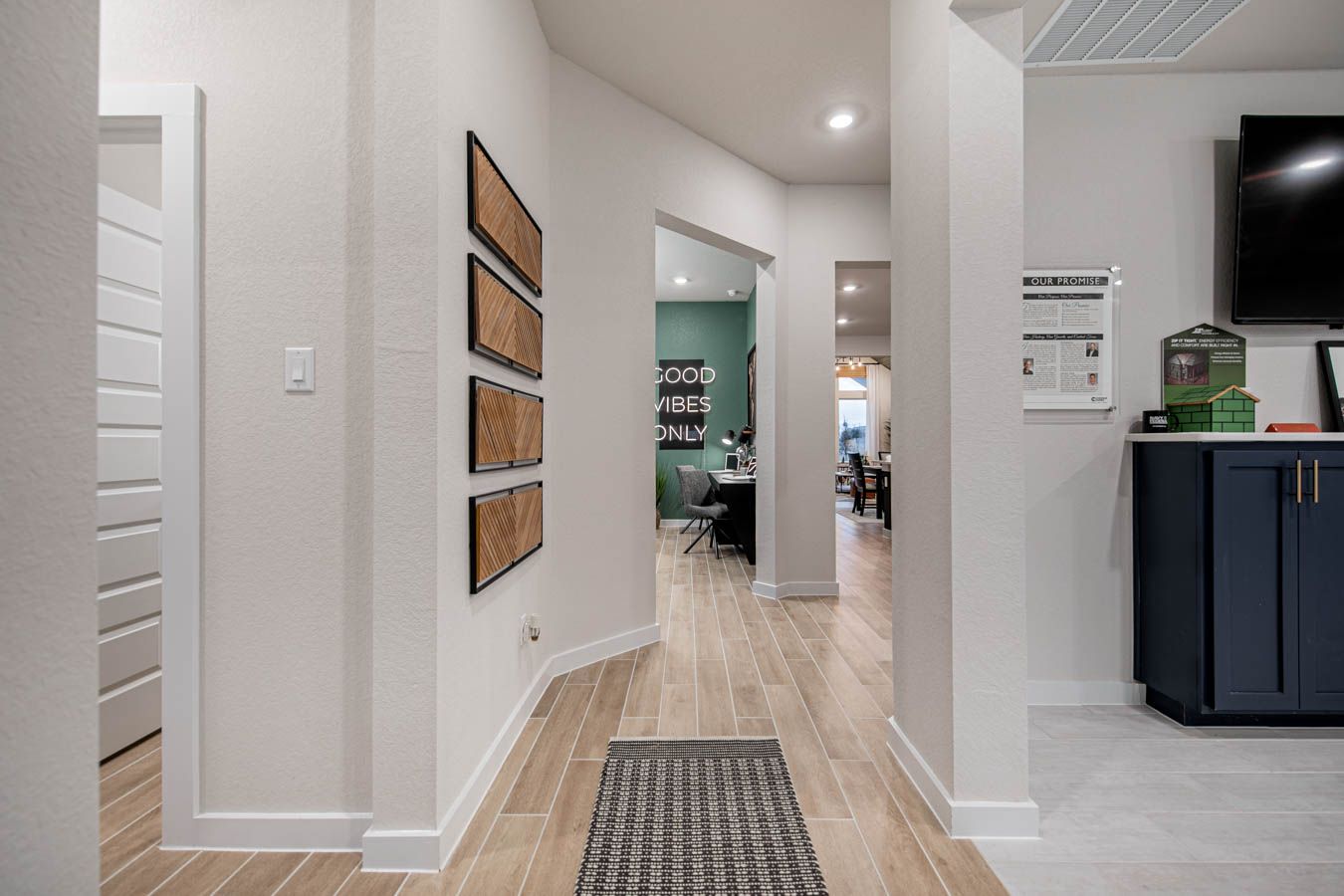 CTX-CHESMAR-AVAfloorplan-716Willowbrook-modelhome-slider-11.jpg