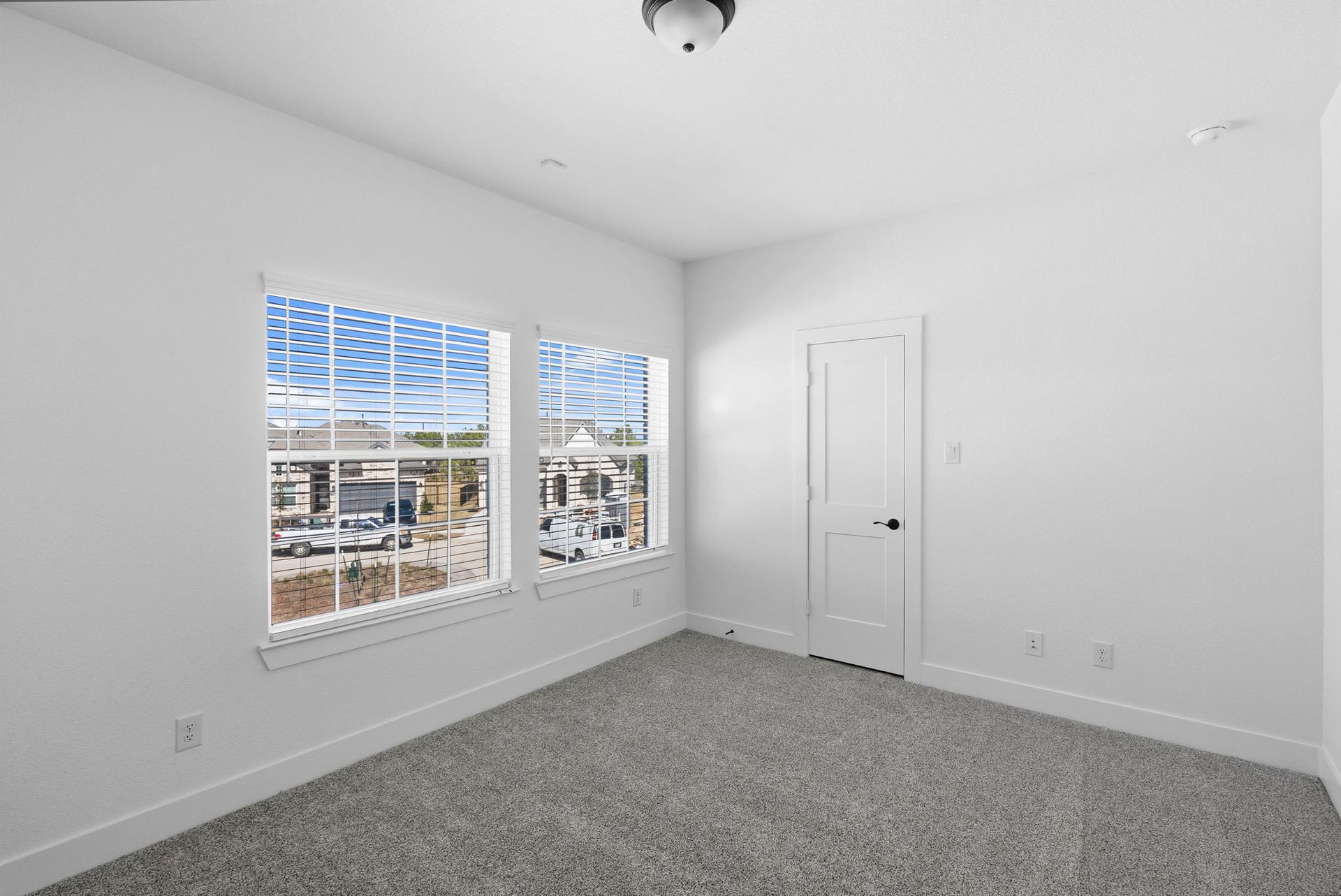 32-web-or-mls-DSC01771.jpg