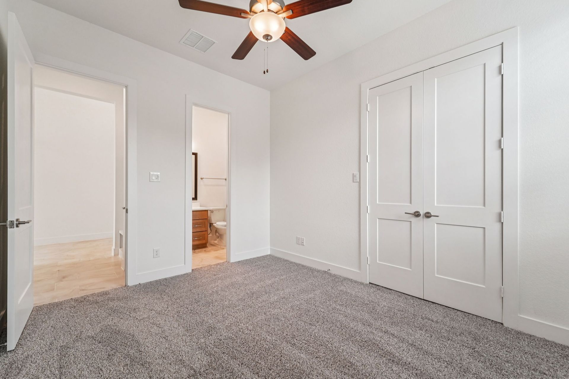 19-web-or-mls-25926-North-Outrider-Circle-S1001-019.jpg