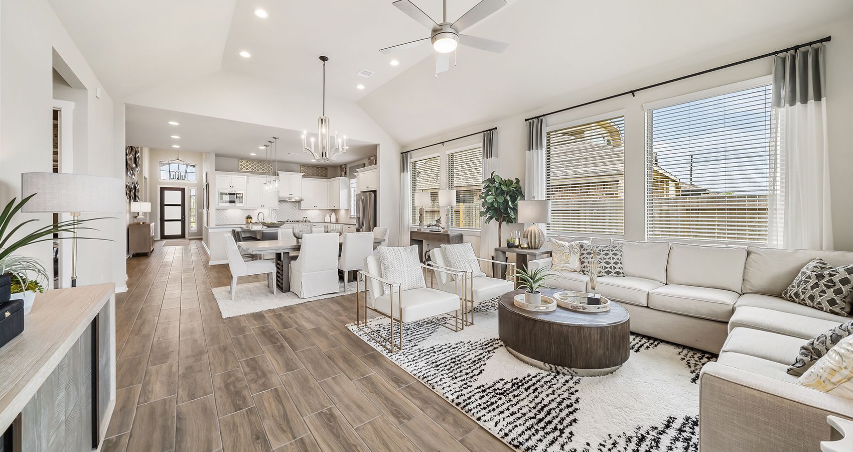 4-HOU-chesmarhomes-LYNNBROOK-modelhome-livingroom.jpg