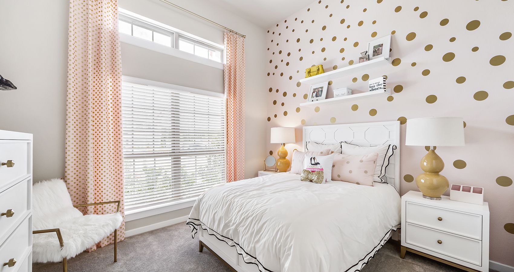 12-HOU-chesmarhomes-LYNNBROOK-modelhome-guestbedroom.jpg