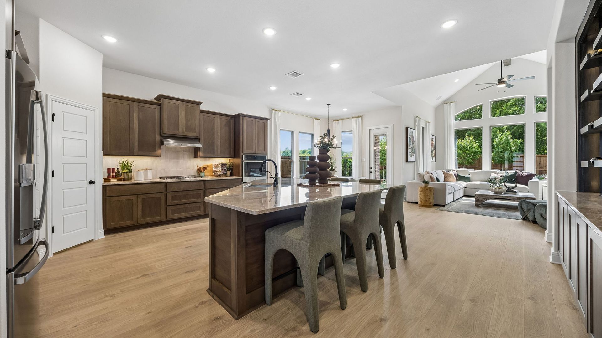 CHE-Madison-DFW-Great-Room02-Westpoint-Park-RET_LgWeb.jpg
