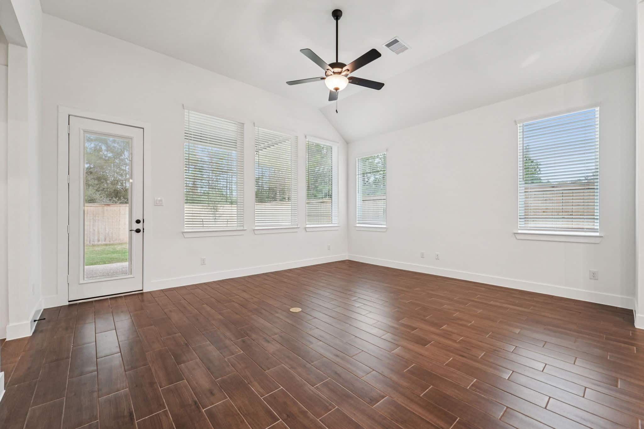 6-web-or-mls-26014-South-Outrider-Circle-S1001-006.jpg