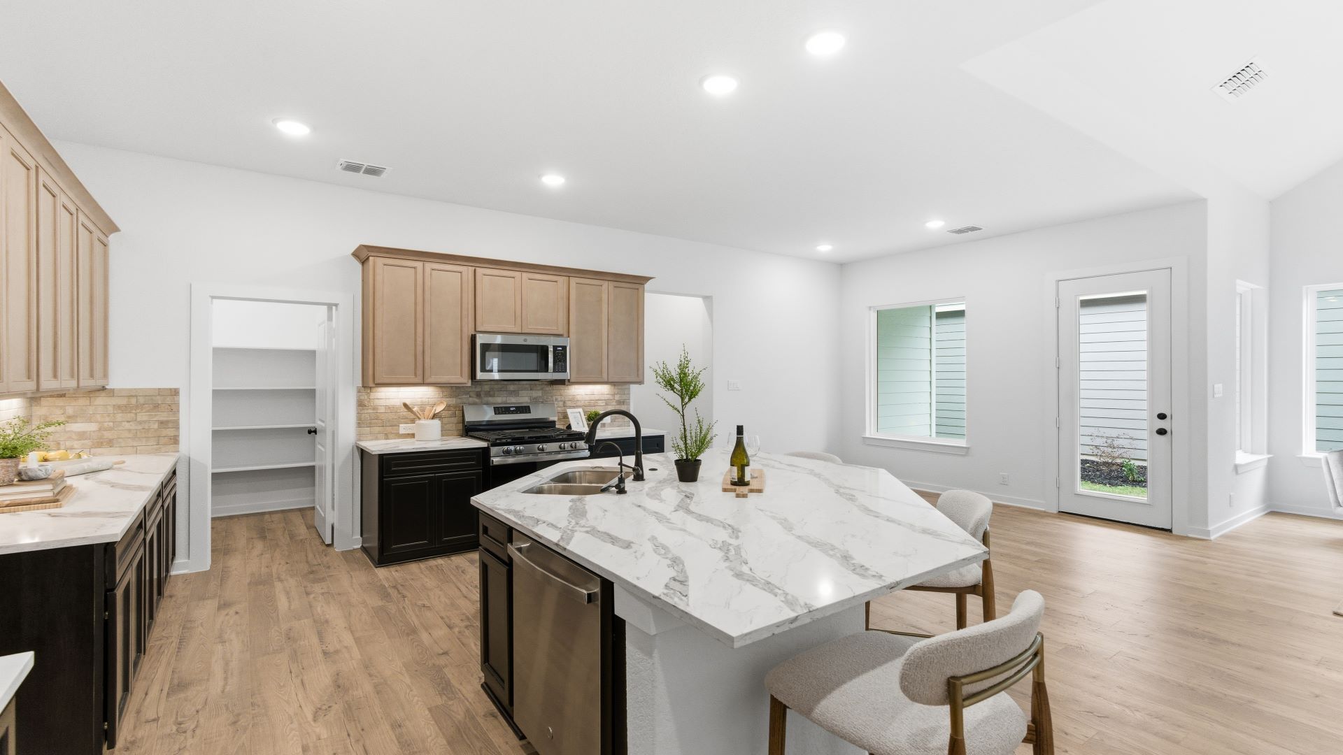 9422 Chatside-Staged-Resized_7.jpg