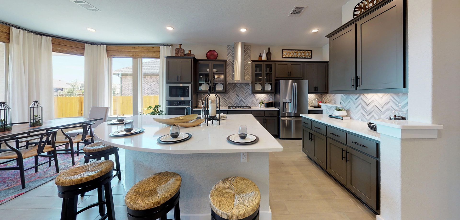 ATX-chesmarhomes-2654-Gibson-Palmera-Model-Kitchen-slider.jpg
