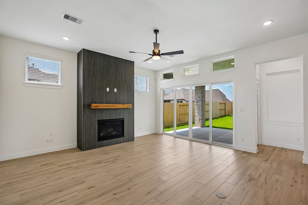 CHE-Amber-9810-Riceland-12051 Lake View Boulevard02.jpg