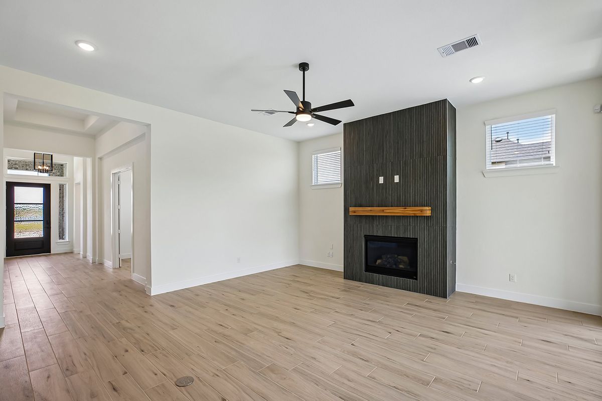 CHE-Amber-9810-Riceland-12051 Lake View Boulevard05.jpg