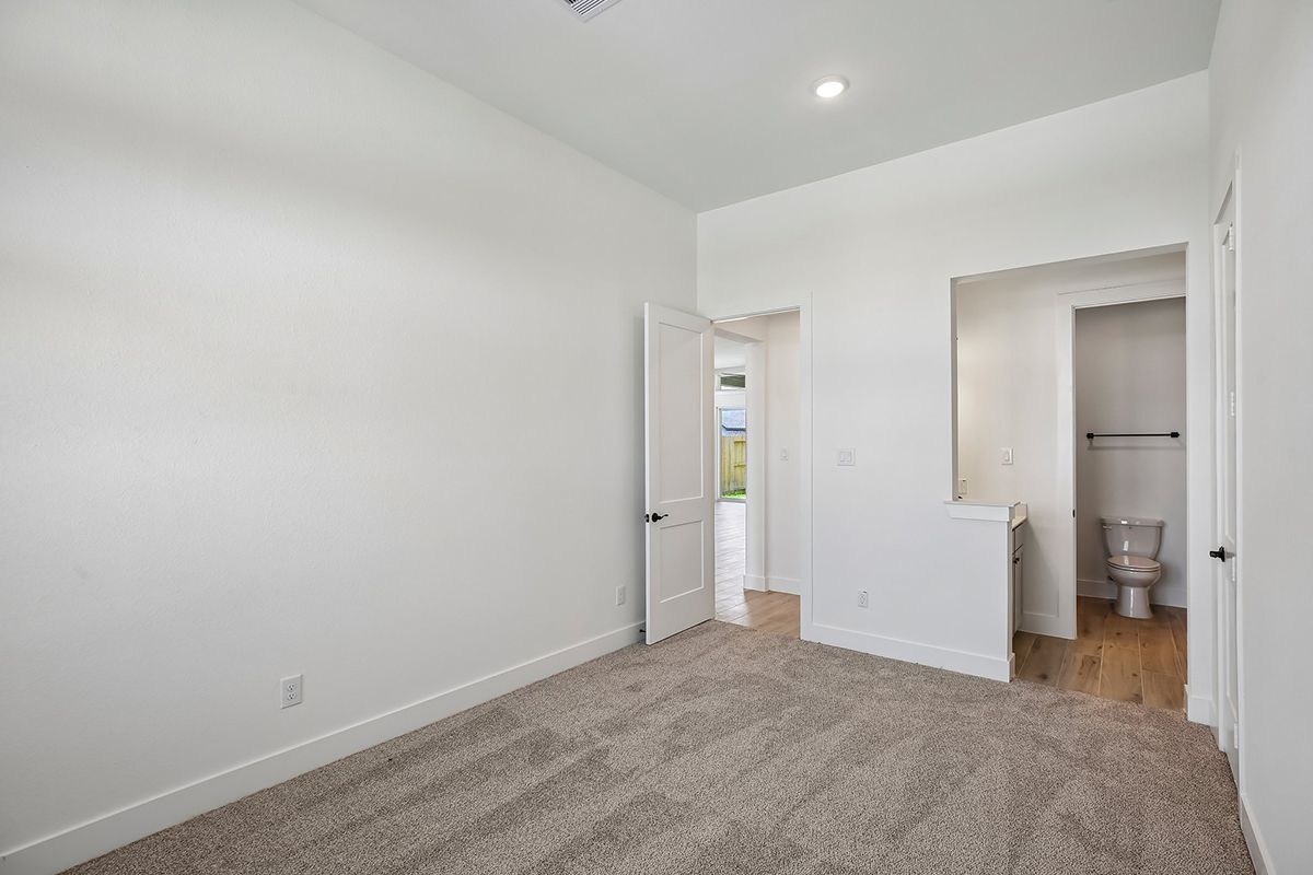 CHE-Amber-9810-Riceland-12051 Lake View Boulevard24.jpg