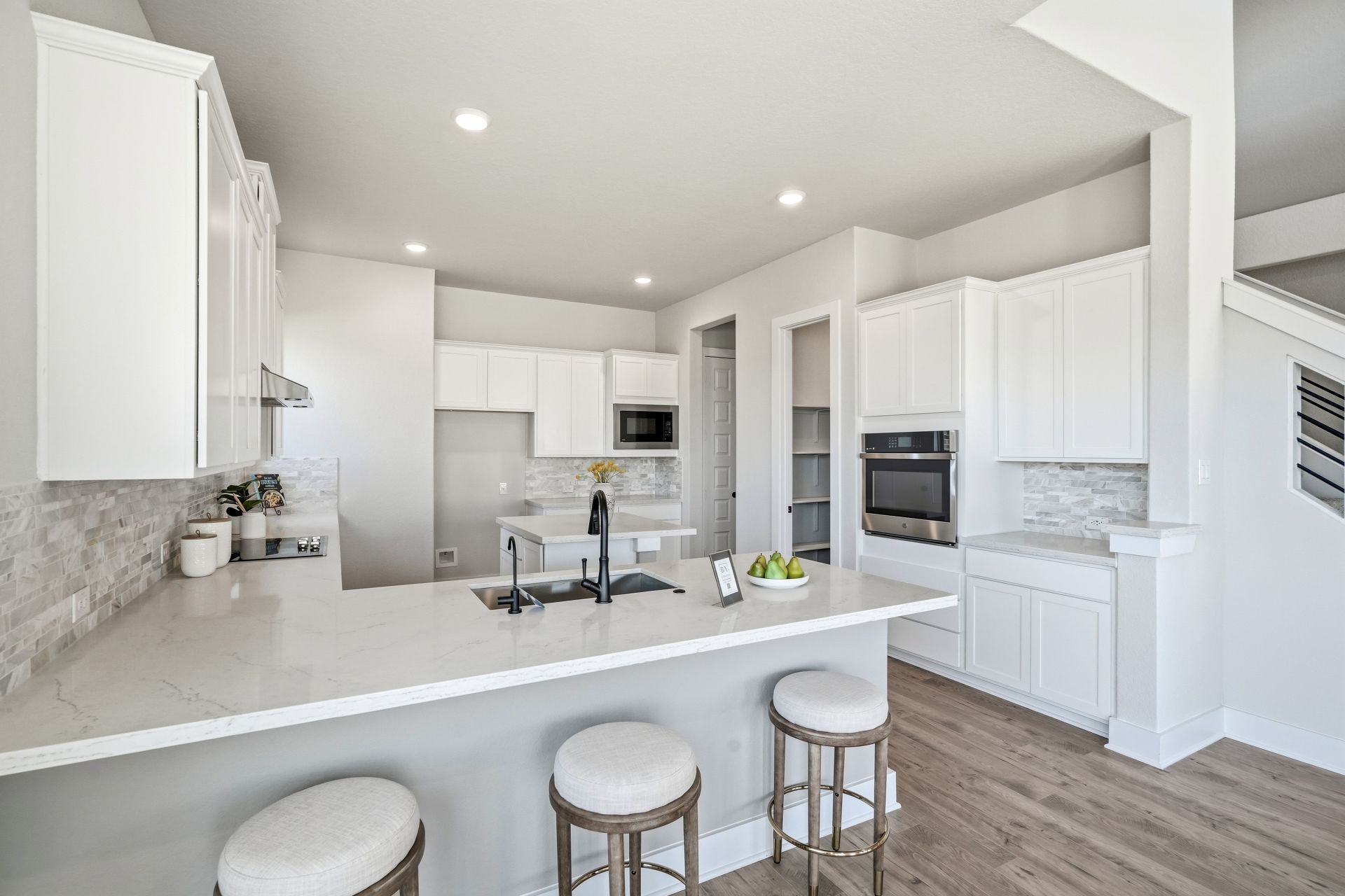 547 White Oak-Staged-resize-5.jpg