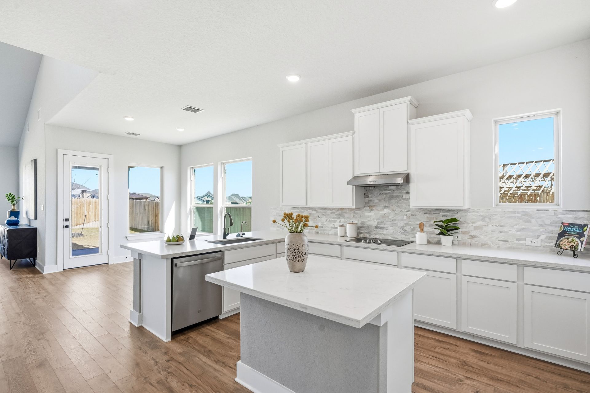 547 White Oak-Staged-resize-6.jpg