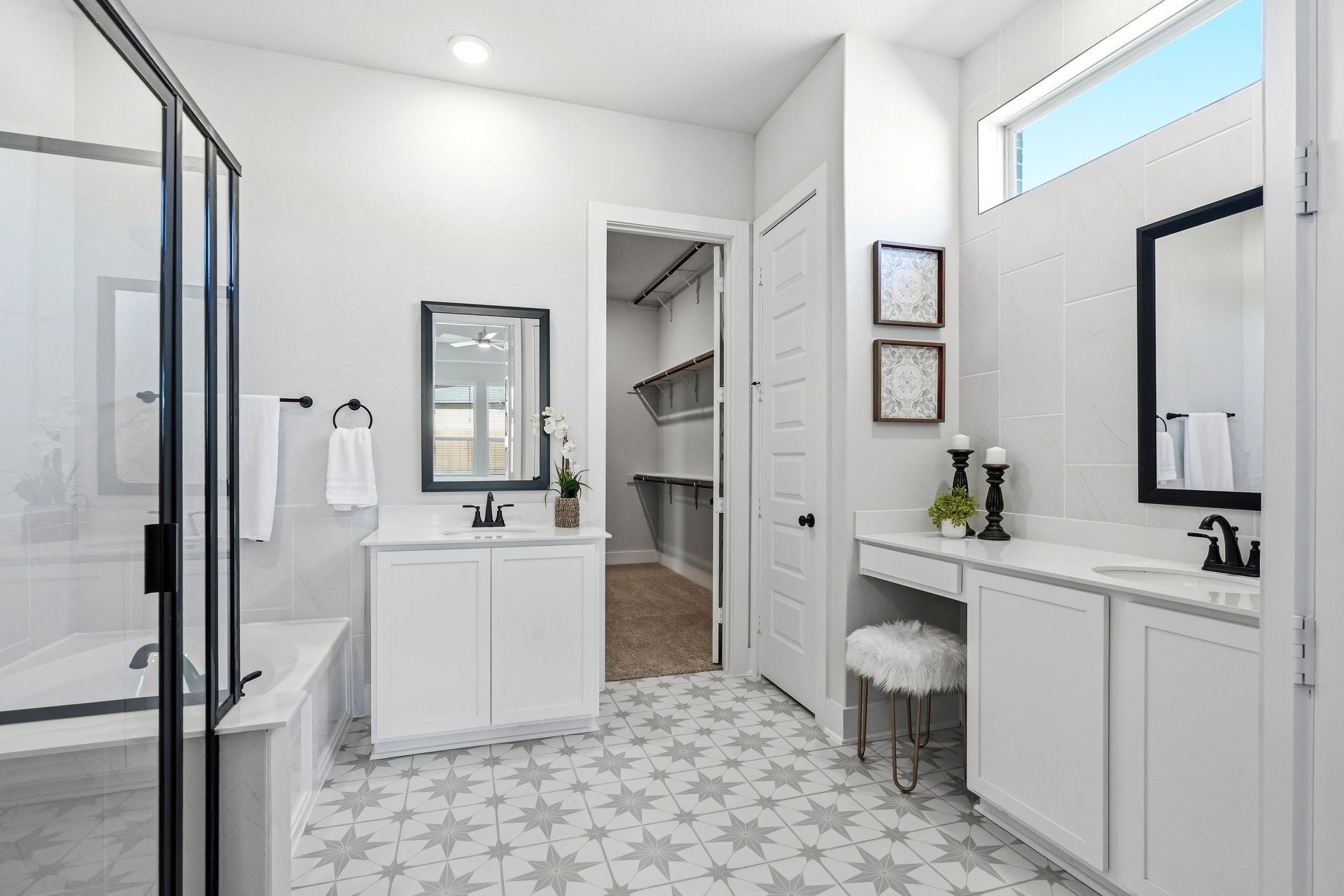 547 White Oak-Staged-resize-8.jpg