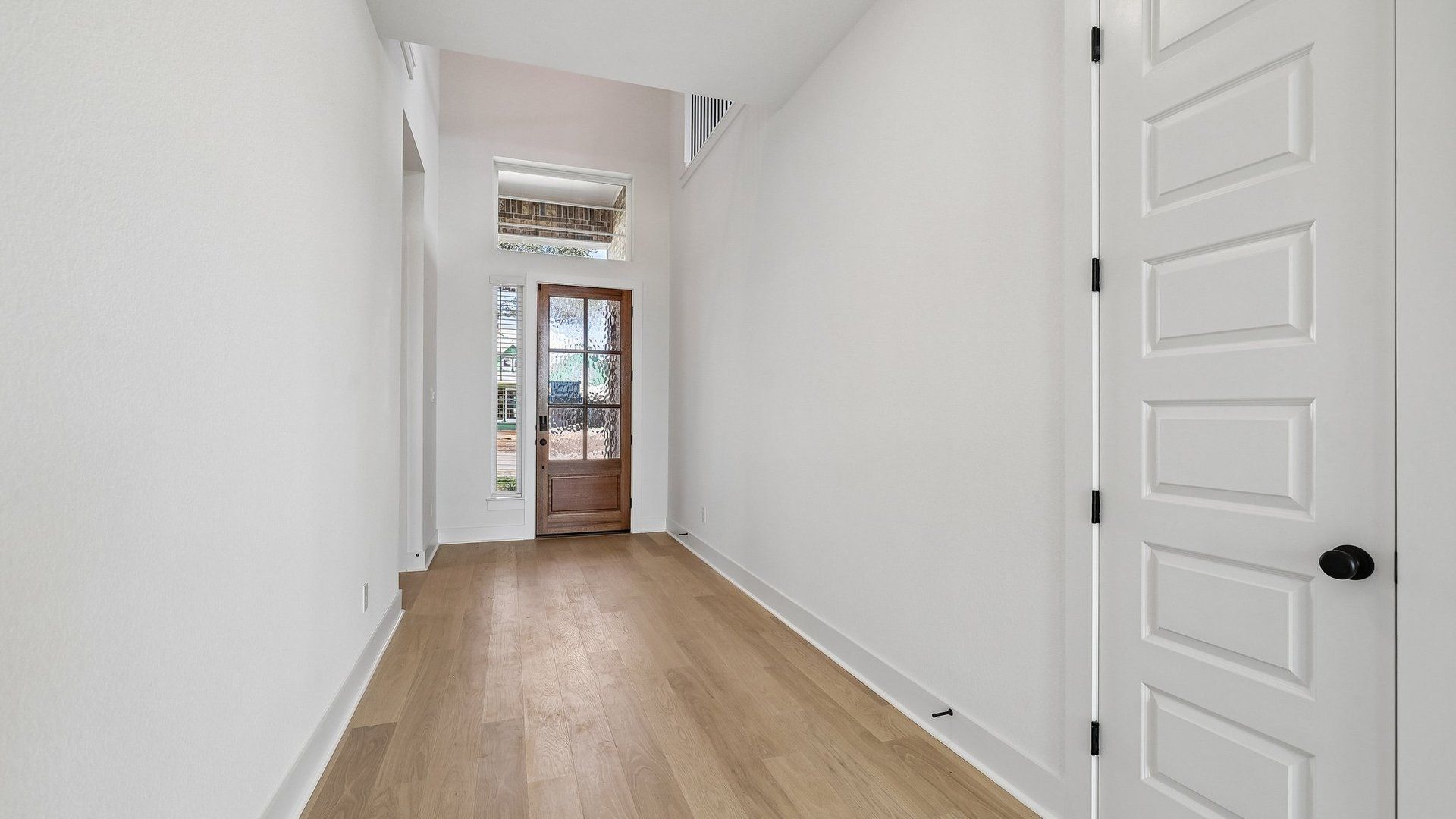 4-custom-201 Firethorn Rd-S0109-004.jpg