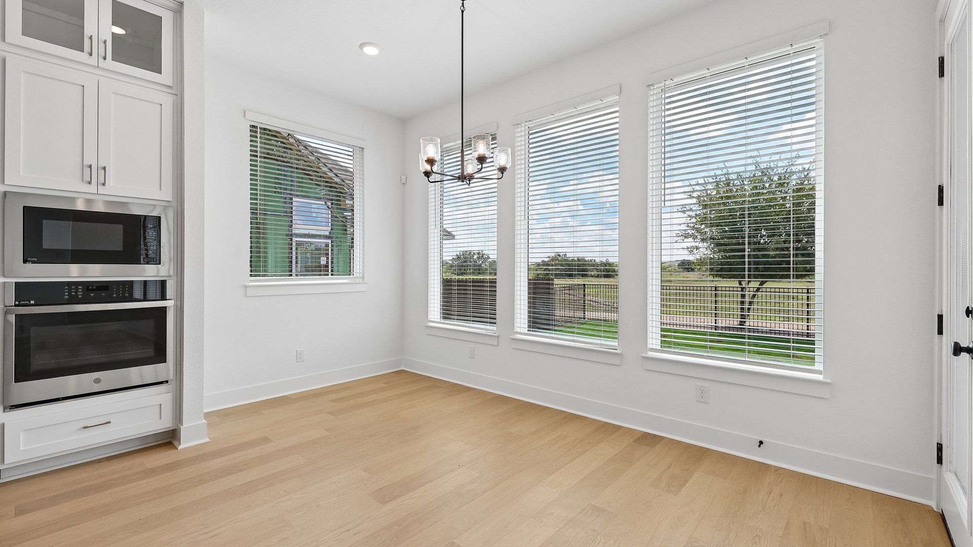 16-custom-201 Firethorn Rd-S0109-016.jpg