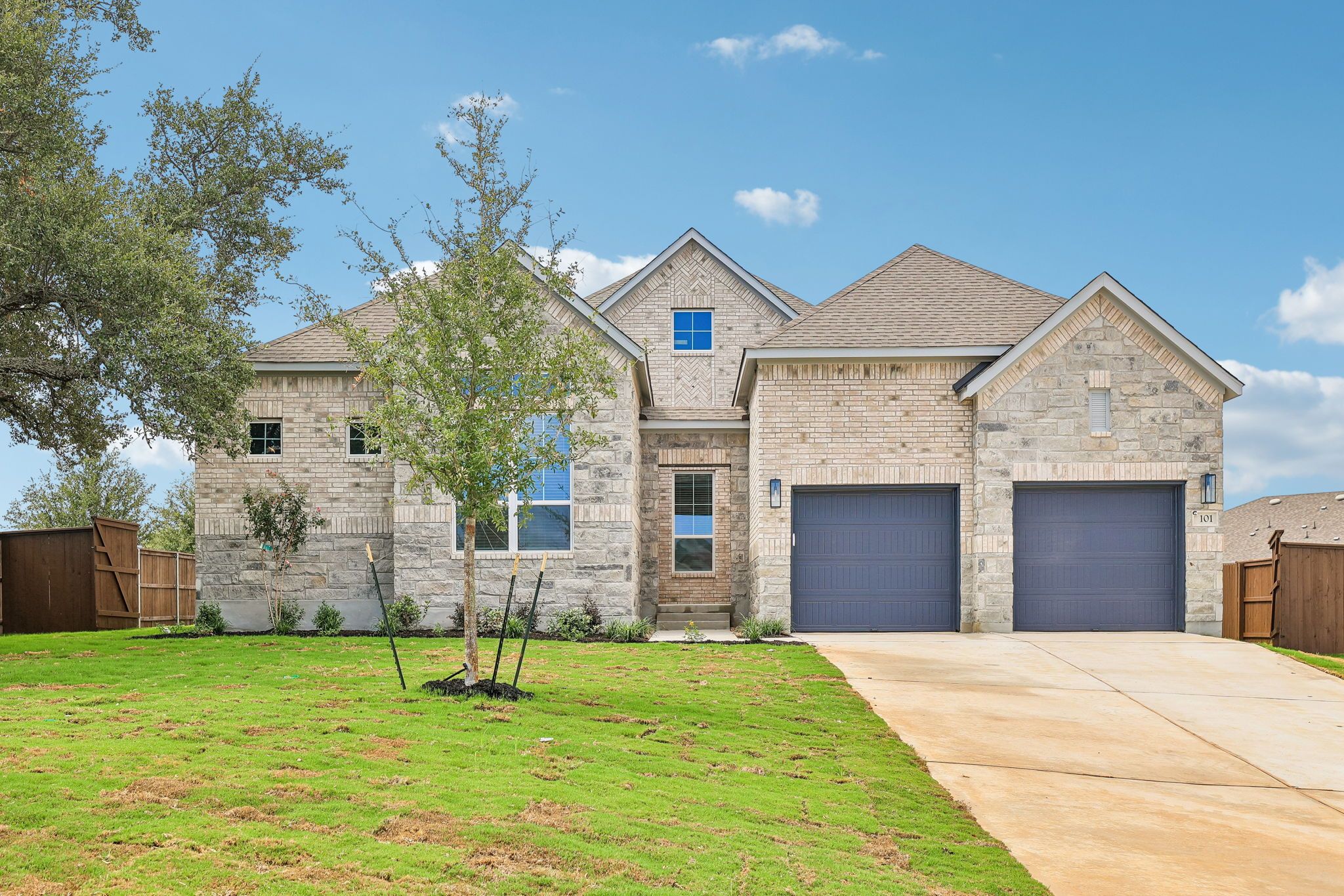 Draco - Gregg Ranch: Marble Falls, Texas - Chesmar