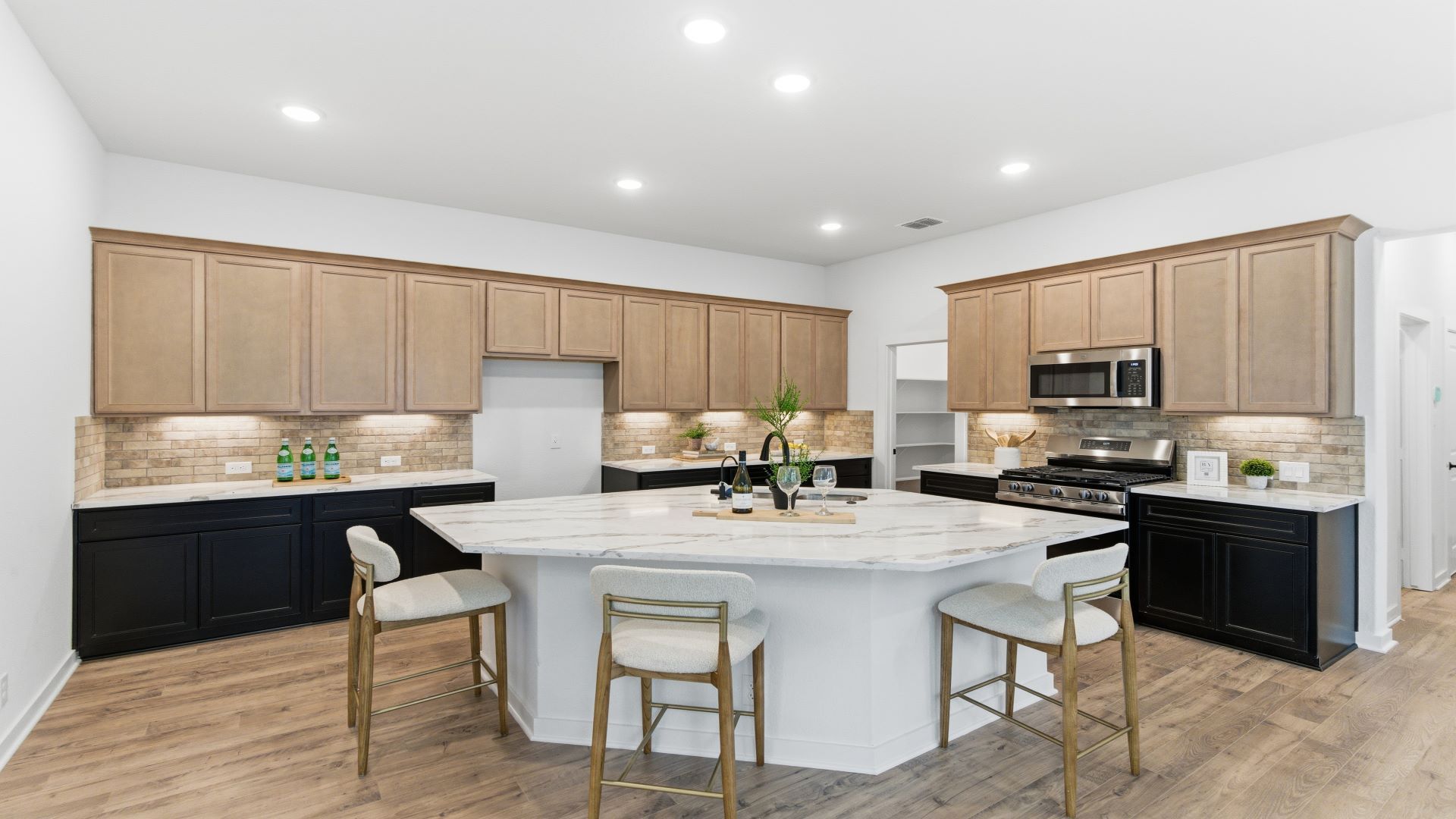 9422 Chatside-Staged-Resized_5.jpg