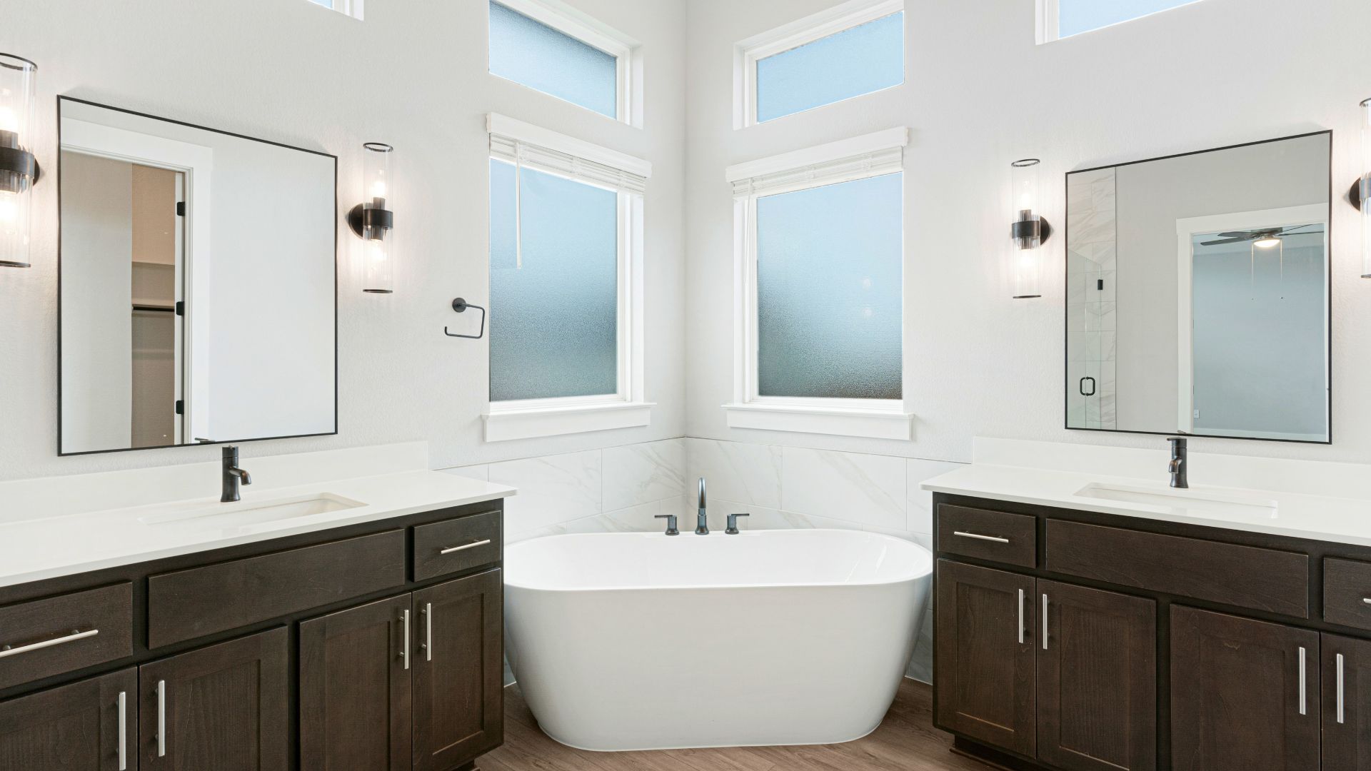 TEX-Berkeley-D-Broken Oak-1200 Painted Horse Drive-Tub.jpg