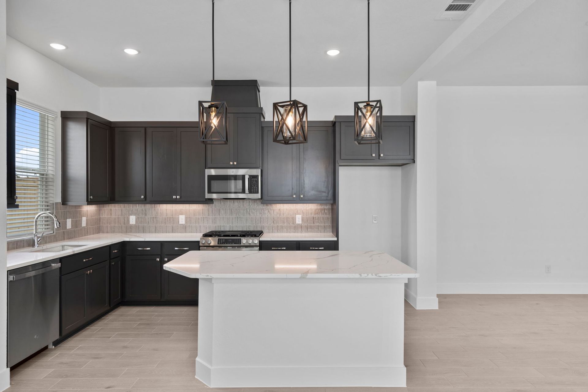 CHS-ChantillyII-HOW-BridgelandChateau-12726-Grayson-County-Dr_09.JPG