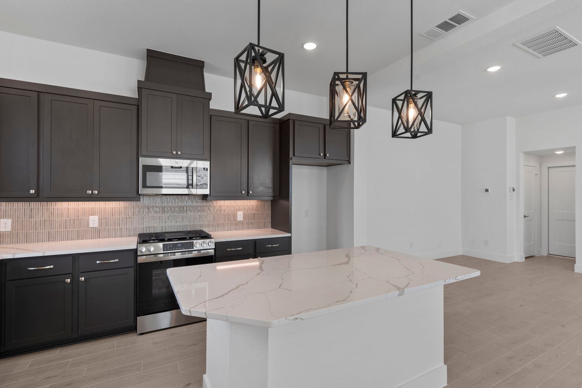 CHS-ChantillyII-HOW-BridgelandChateau-12726-Grayson-County-Dr_11.JPG