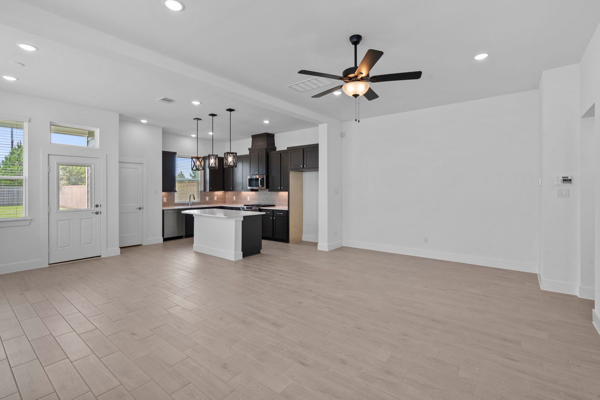 CHS-ChantillyII-HOW-BridgelandChateau-12726-Grayson-County-Dr_12.JPG