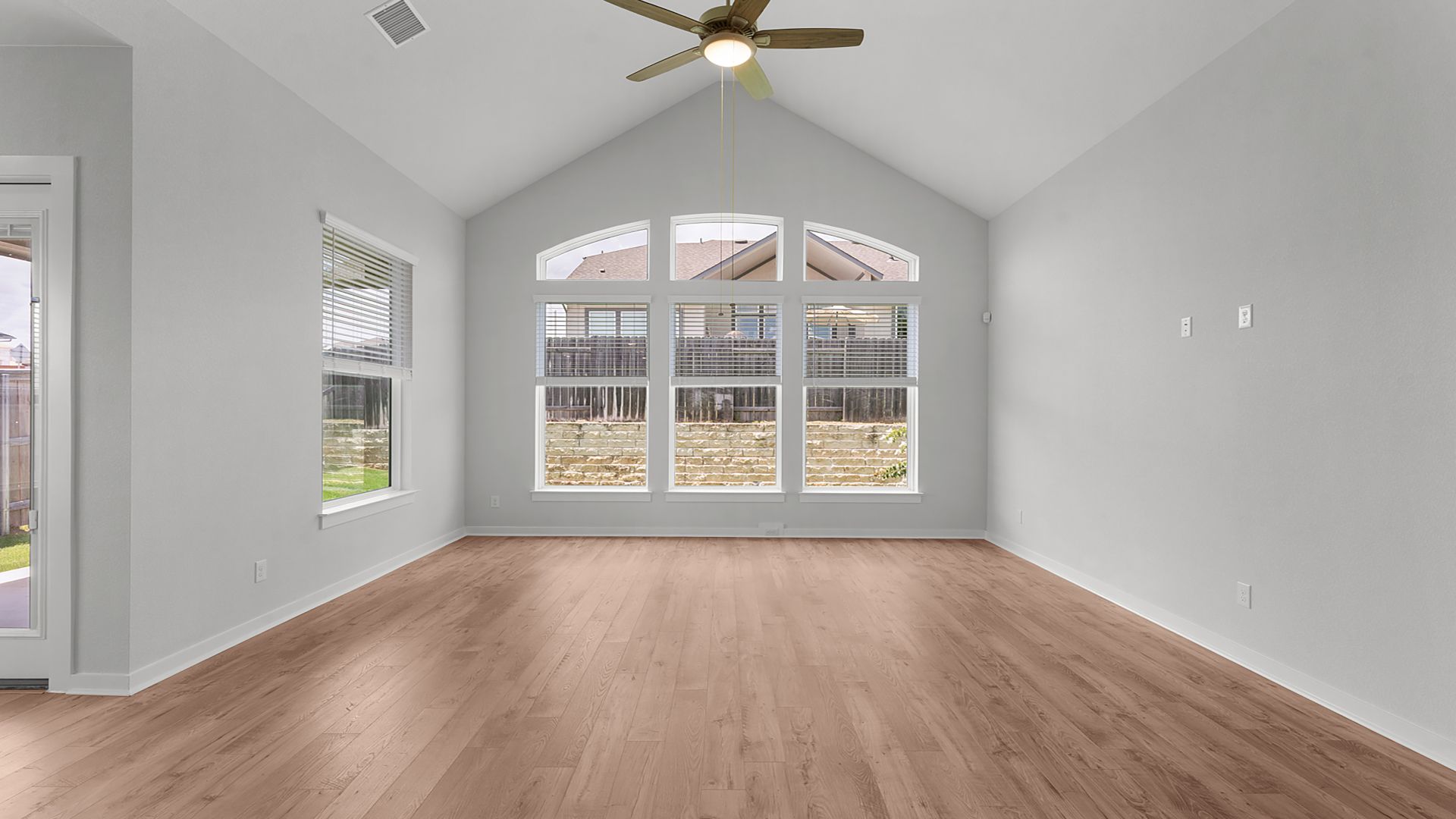 TEX-McKenna-H-Lariat-301 Oak Blossom Road-012.jpg