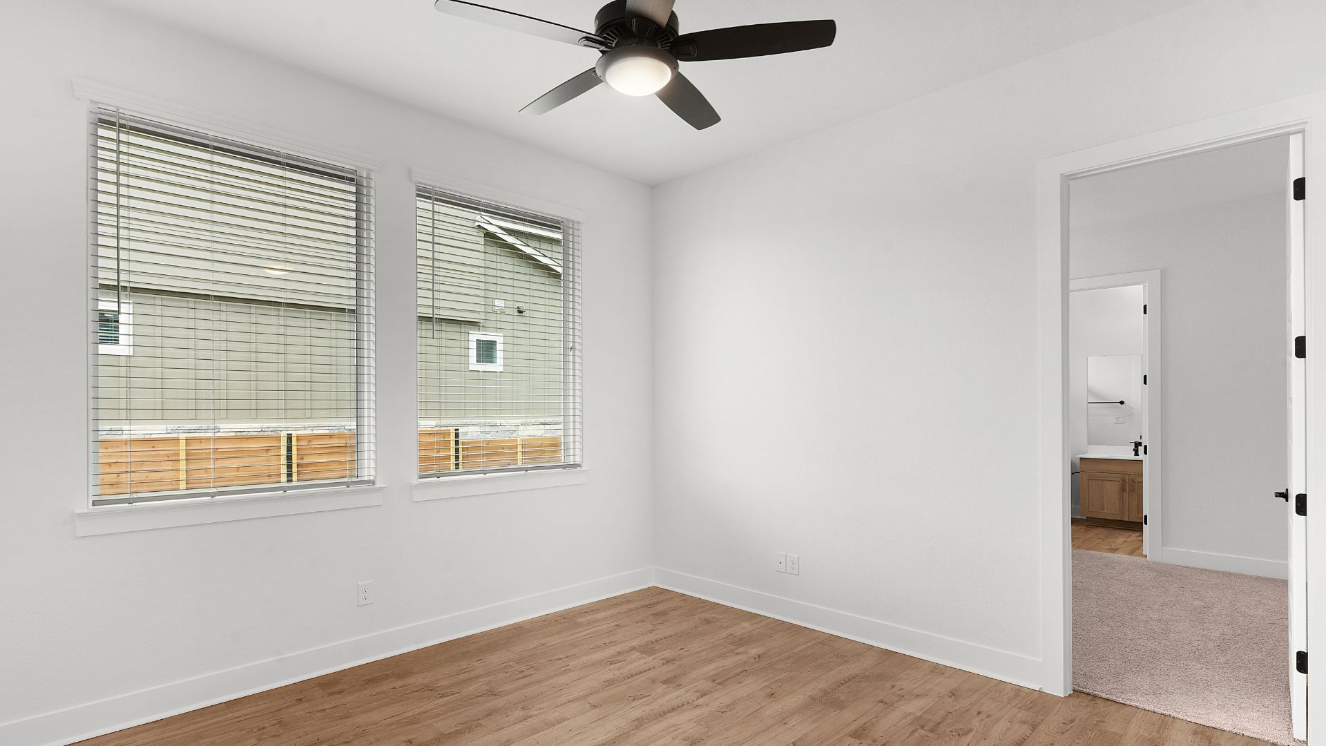TEX-Silas-C-Broken Oak-1017 Painted Horse Drive-006.jpg